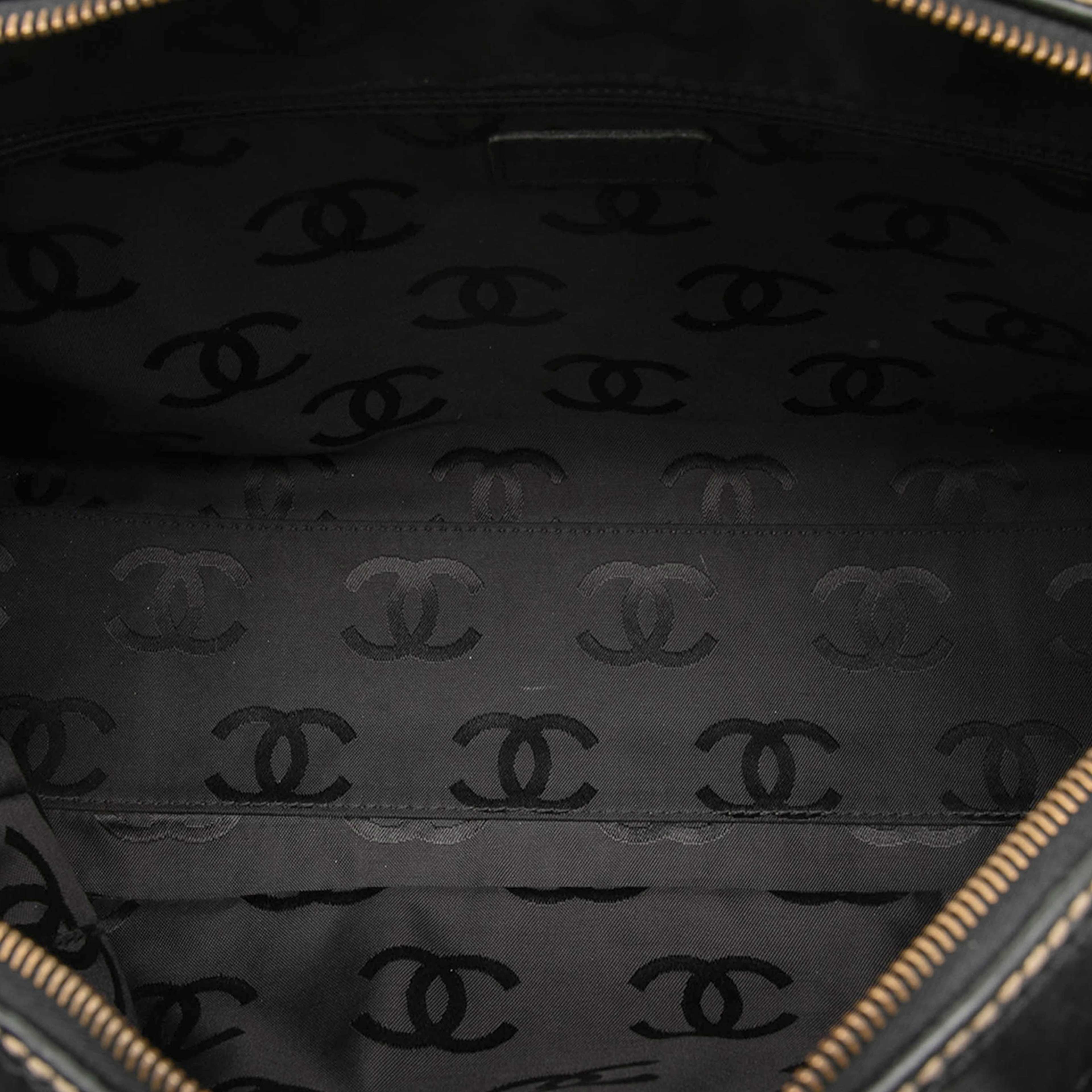 Chanel Cc Lambskin Wild Stitch Handbag, från Luxclusif, i färgen black. Klicka för att öppna bilden i stort format