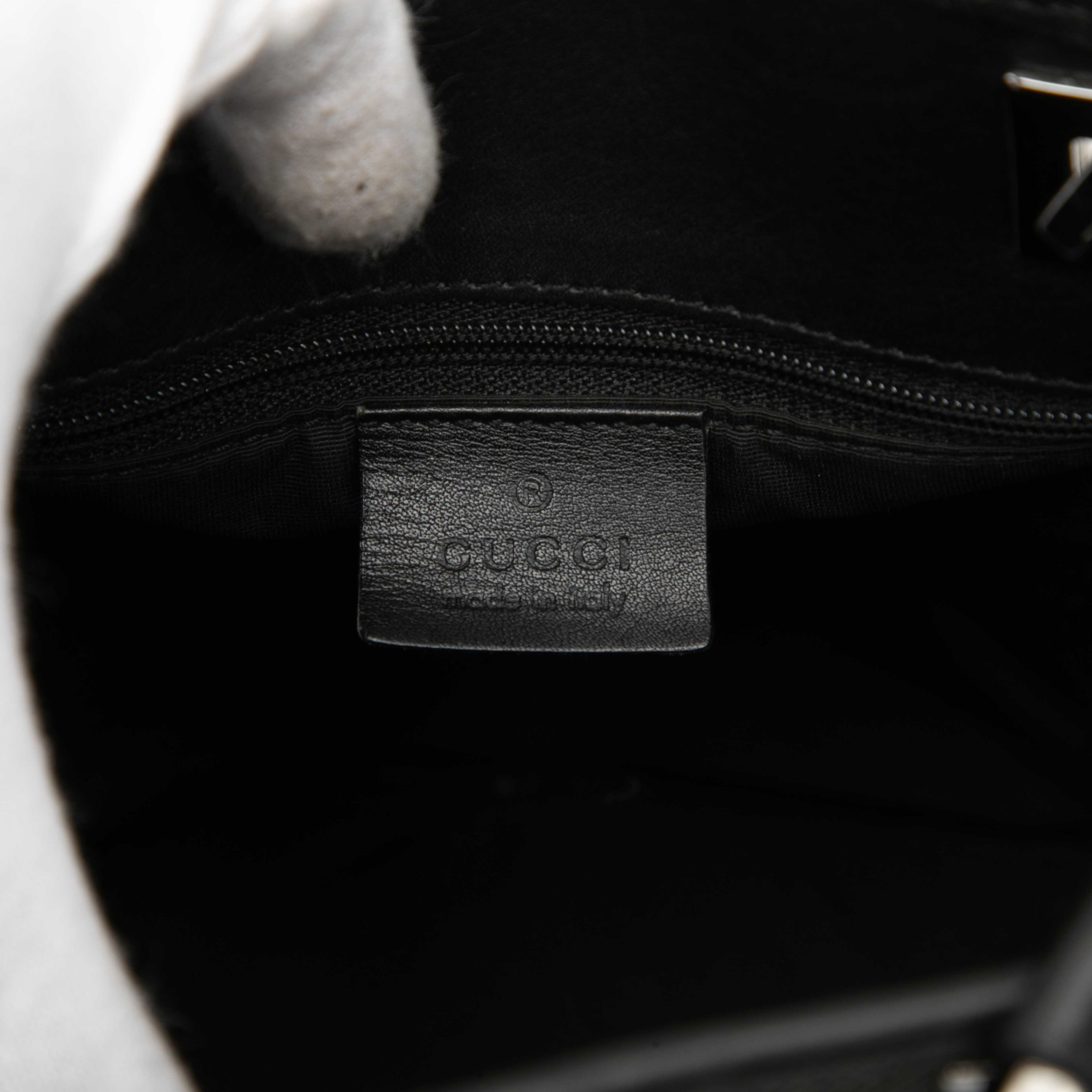Gucci Gg Denim  Shoulder Bag, från Luxclusif, i färgen gray. Klicka för att öppna bilden i stort format