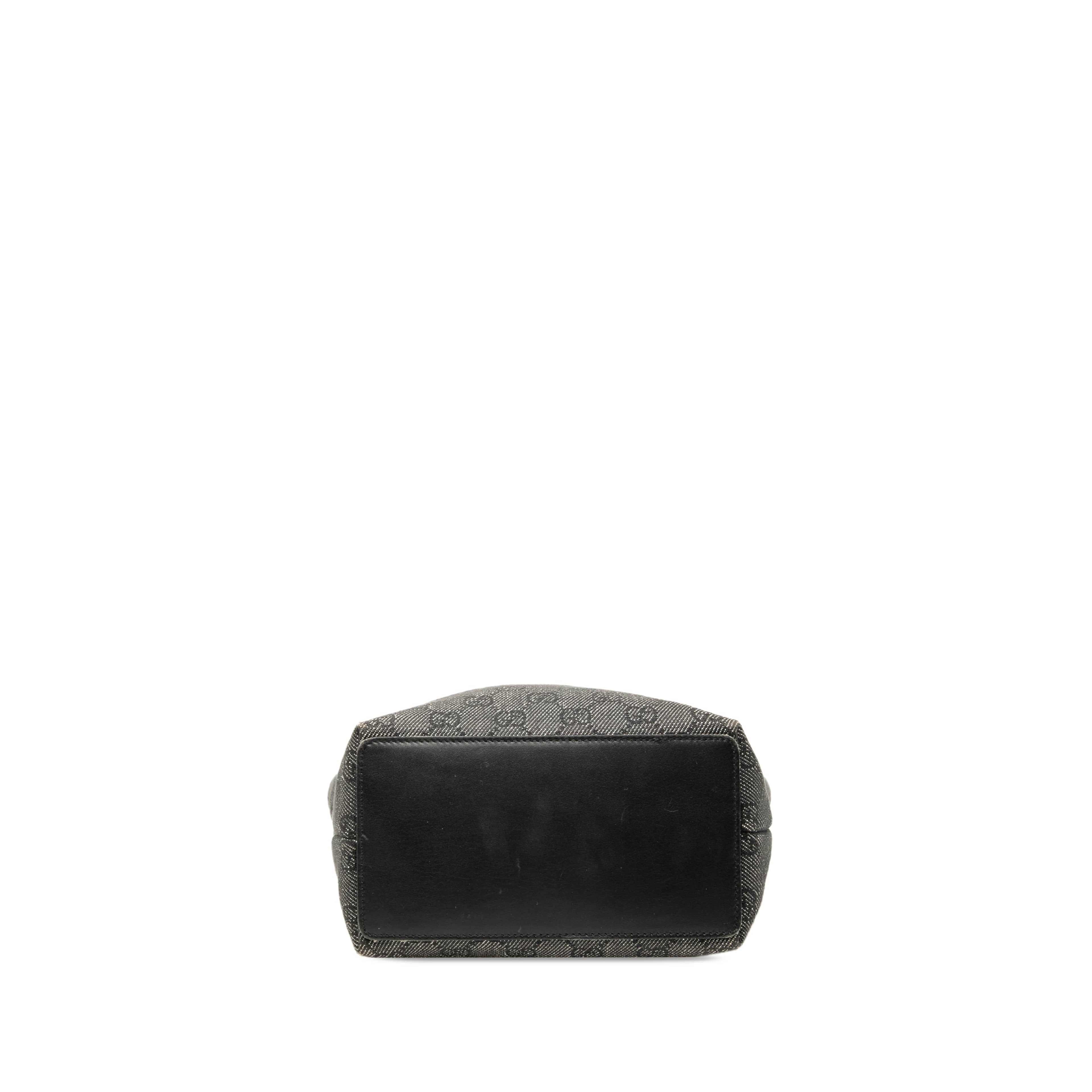 Gucci Gg Denim  Shoulder Bag, från Luxclusif, i färgen gray. Klicka för att öppna bilden i stort format