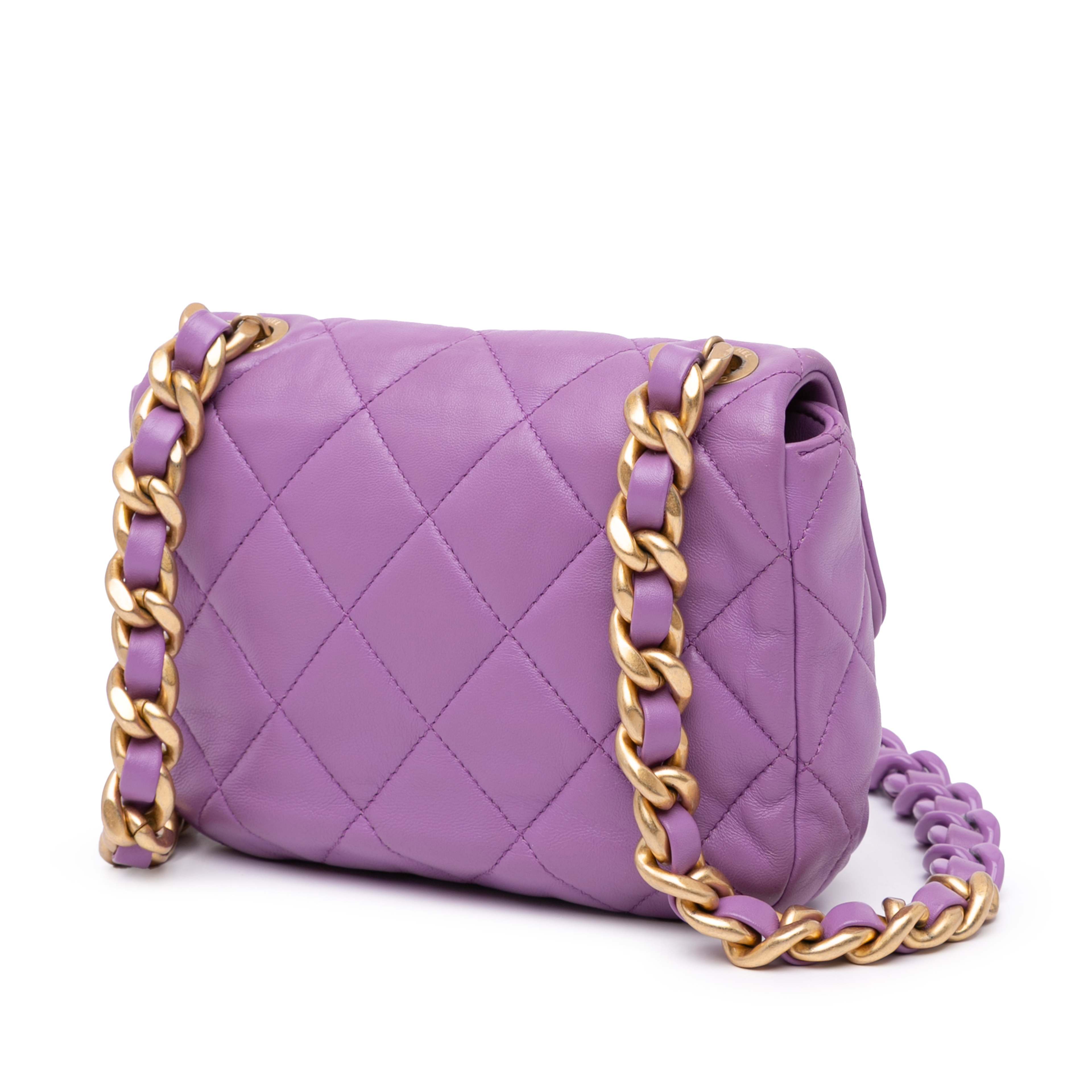 Chanel Mini Quilted Lambskin Candy Chain Flap, från Luxclusif, i färgen purple. Klicka för att öppna bilden i stort format