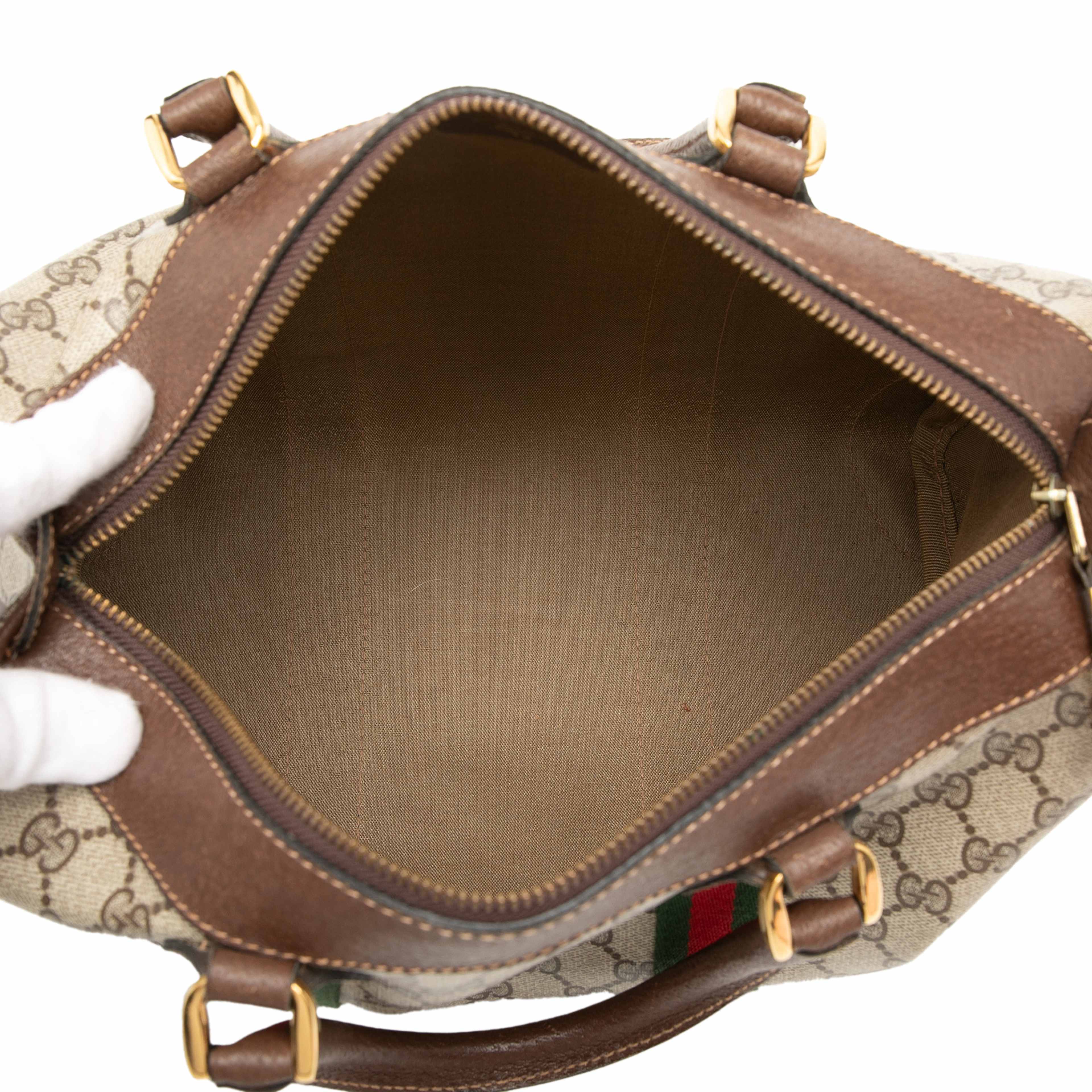 Gucci Gg Supreme Web Boston Bag, från Luxclusif, i färgen beige. Klicka för att öppna bilden i stort format