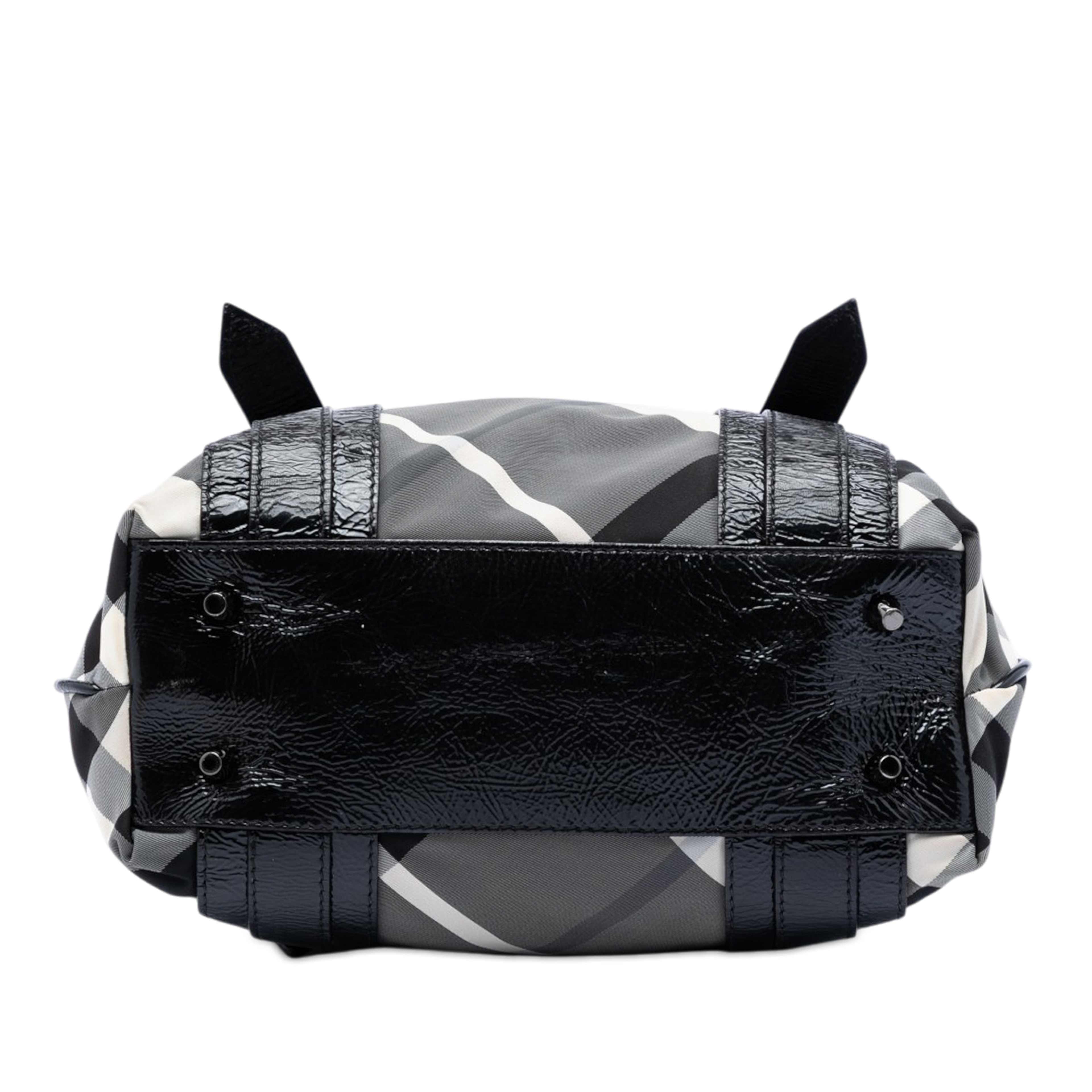 Burberry Small Beat Check Nylon Victoria Tote, från Luxclusif, i färgen gray. Klicka för att öppna bilden i stort format