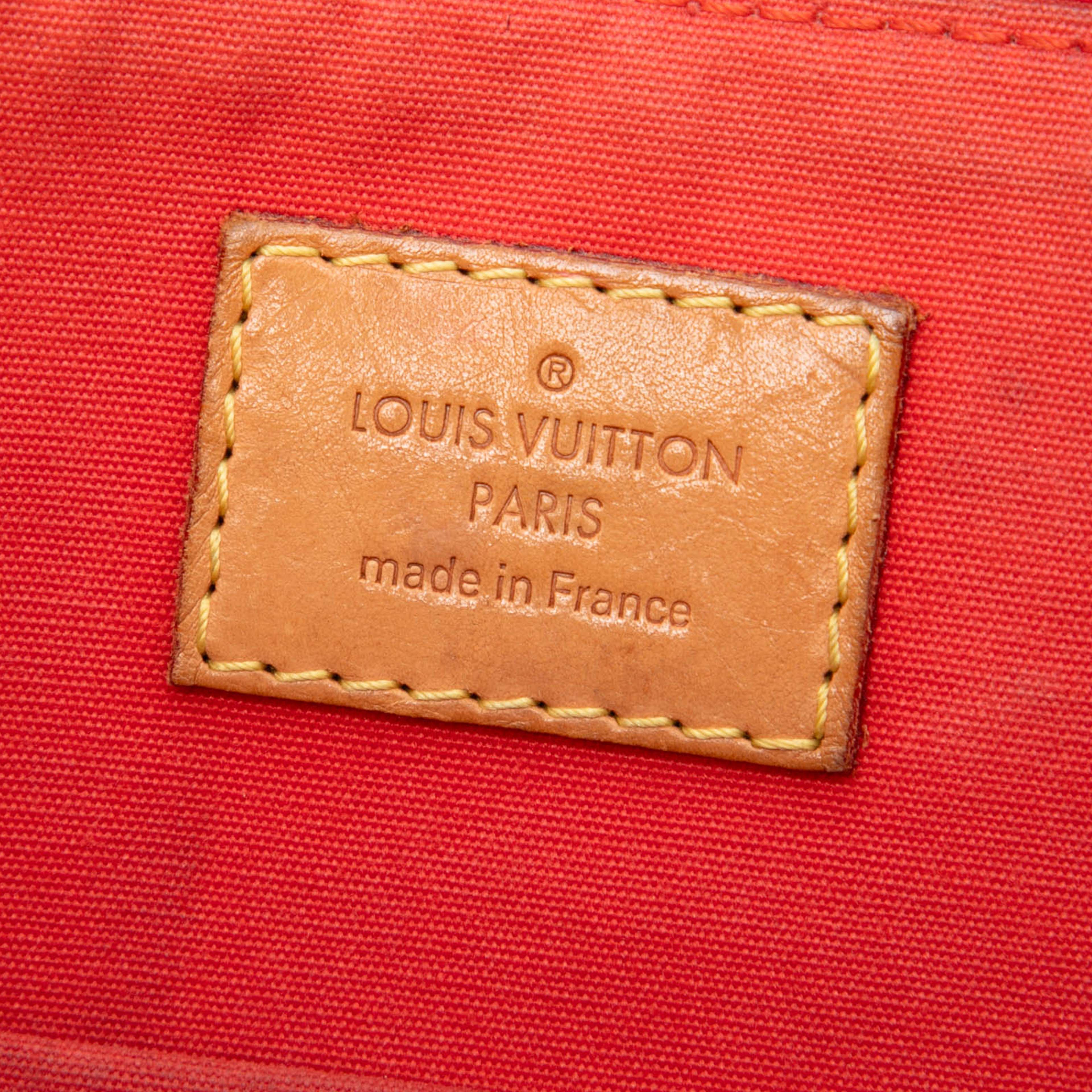 Louis Vuitton Monogram Vernis Bellevue Pm, från Luxclusif, i färgen röd. Klicka för att öppna bilden i stort format