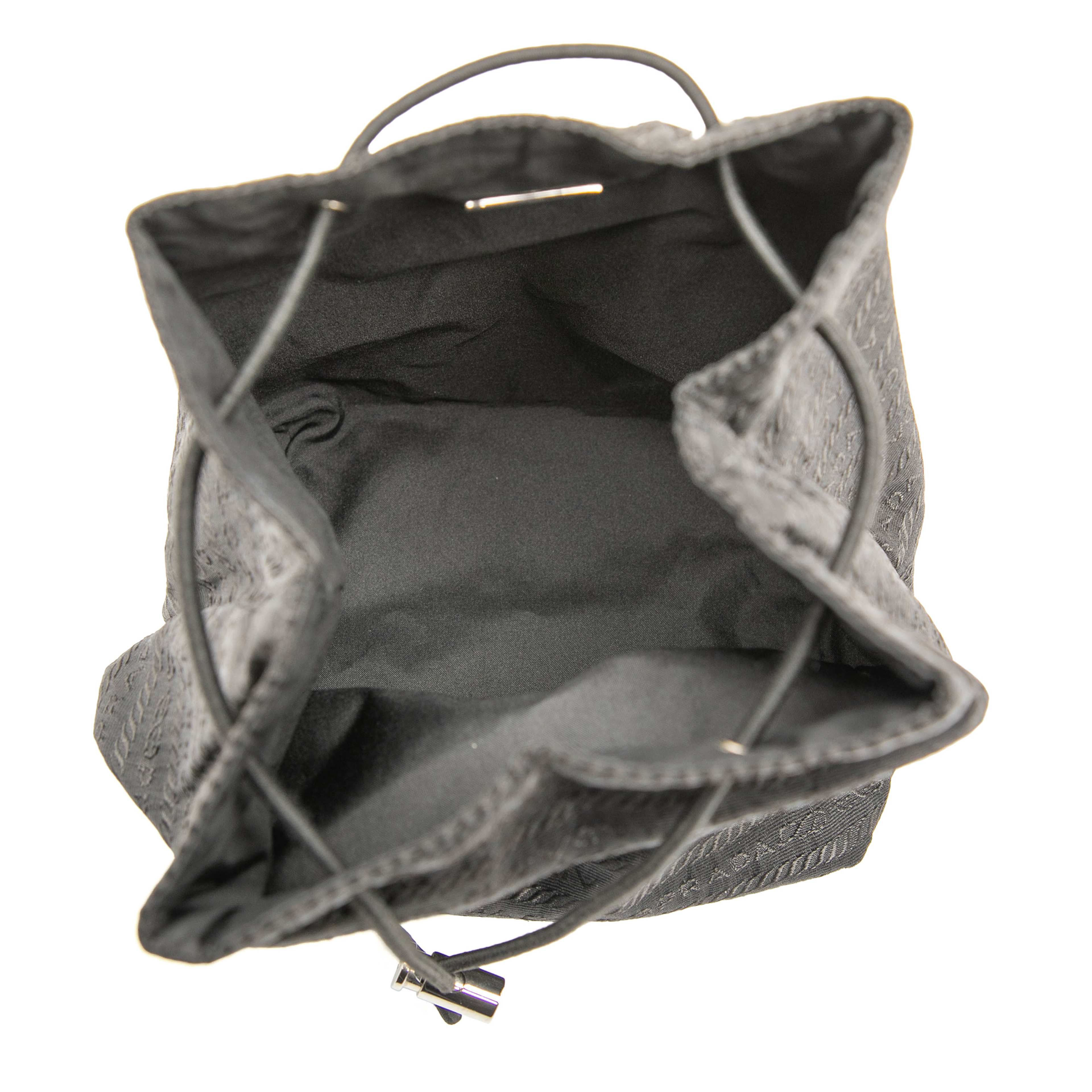Prada Tessuto Drawstring Pouch, från Luxclusif, i färgen black. Klicka för att öppna bilden i stort format