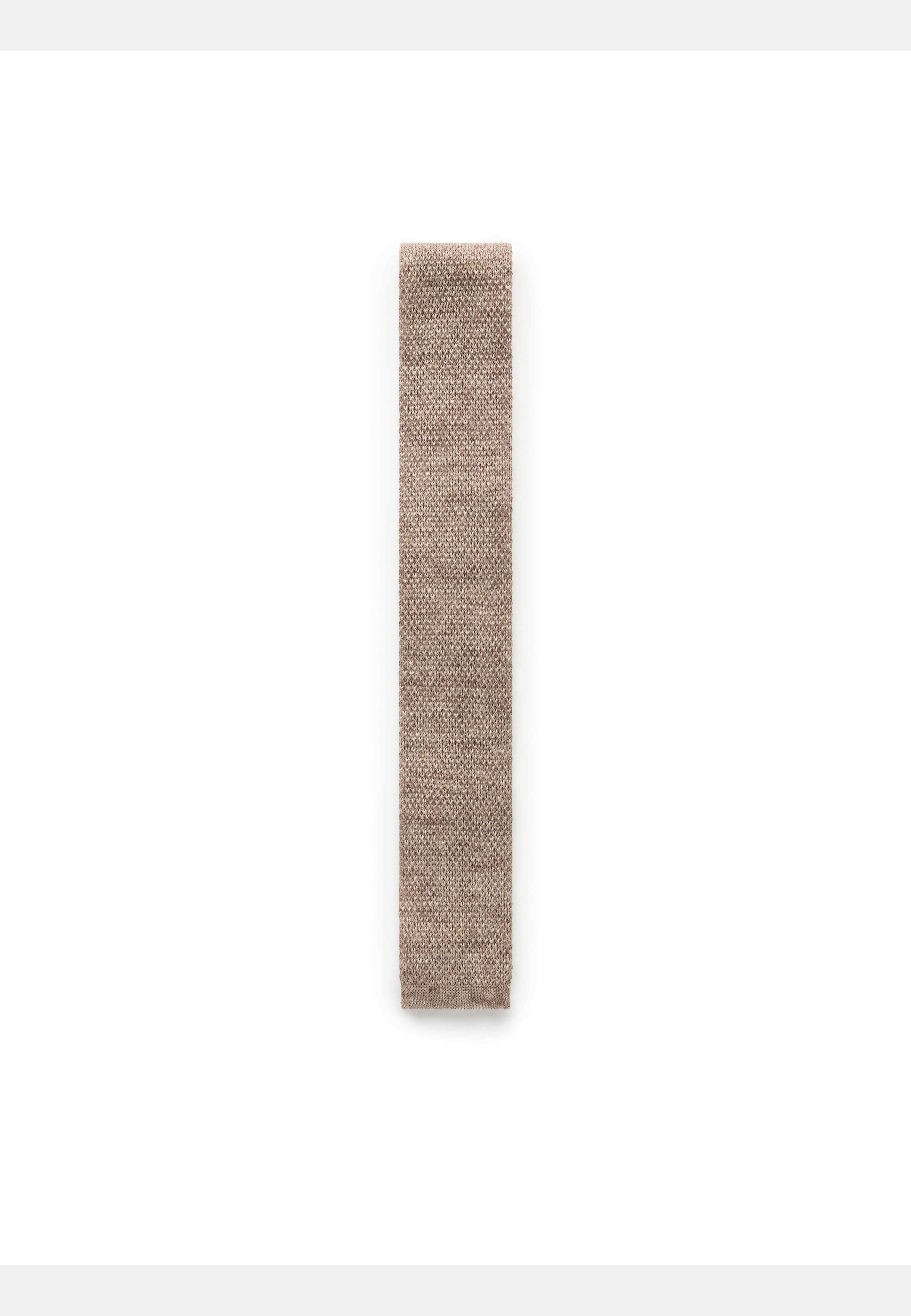 Linen Knitted Tie, från John Henric, i färgen mid brown. Klicka för att öppna bilden i stort format