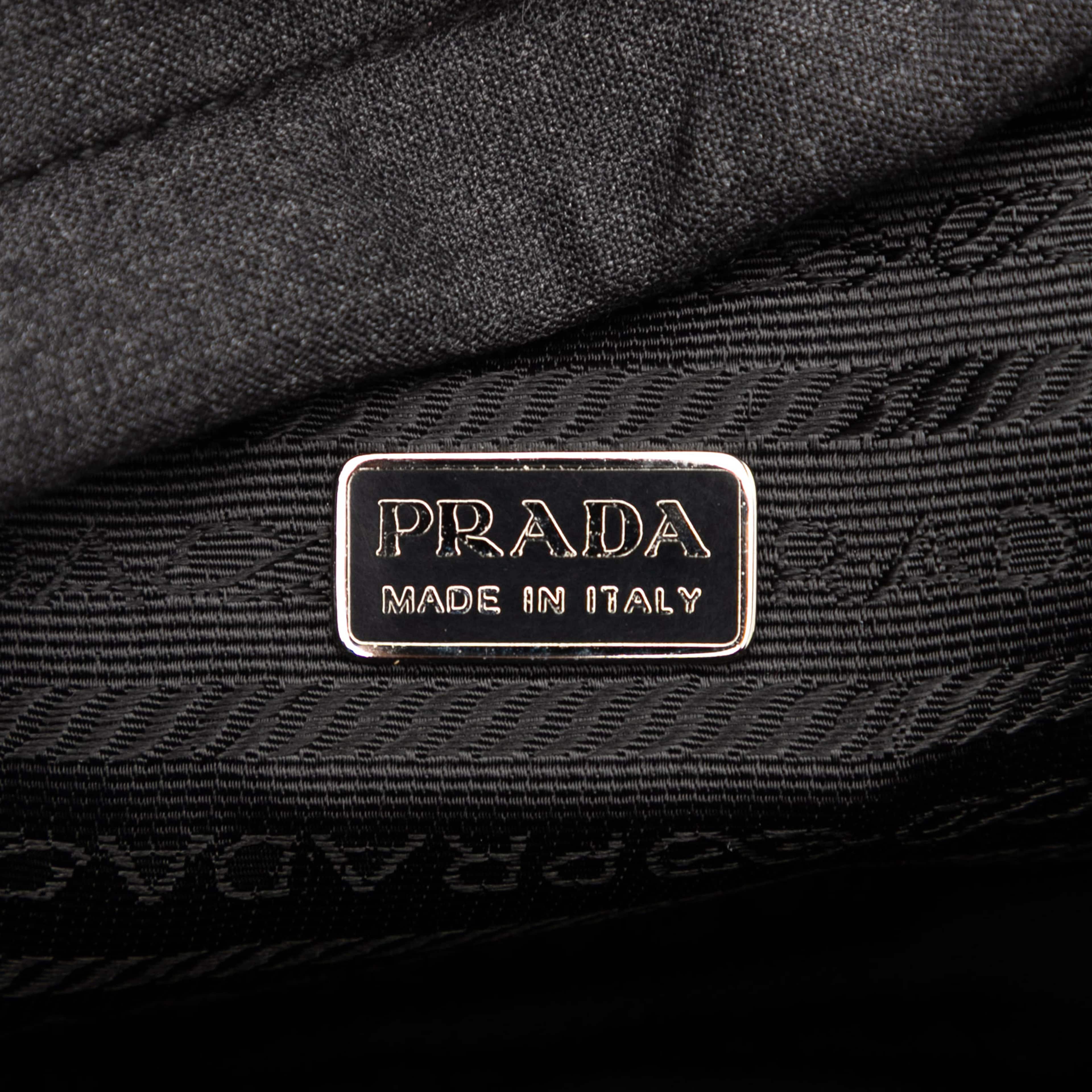 Prada Polyester Pouch, från Luxclusif, i färgen charcoal. Klicka för att öppna bilden i stort format
