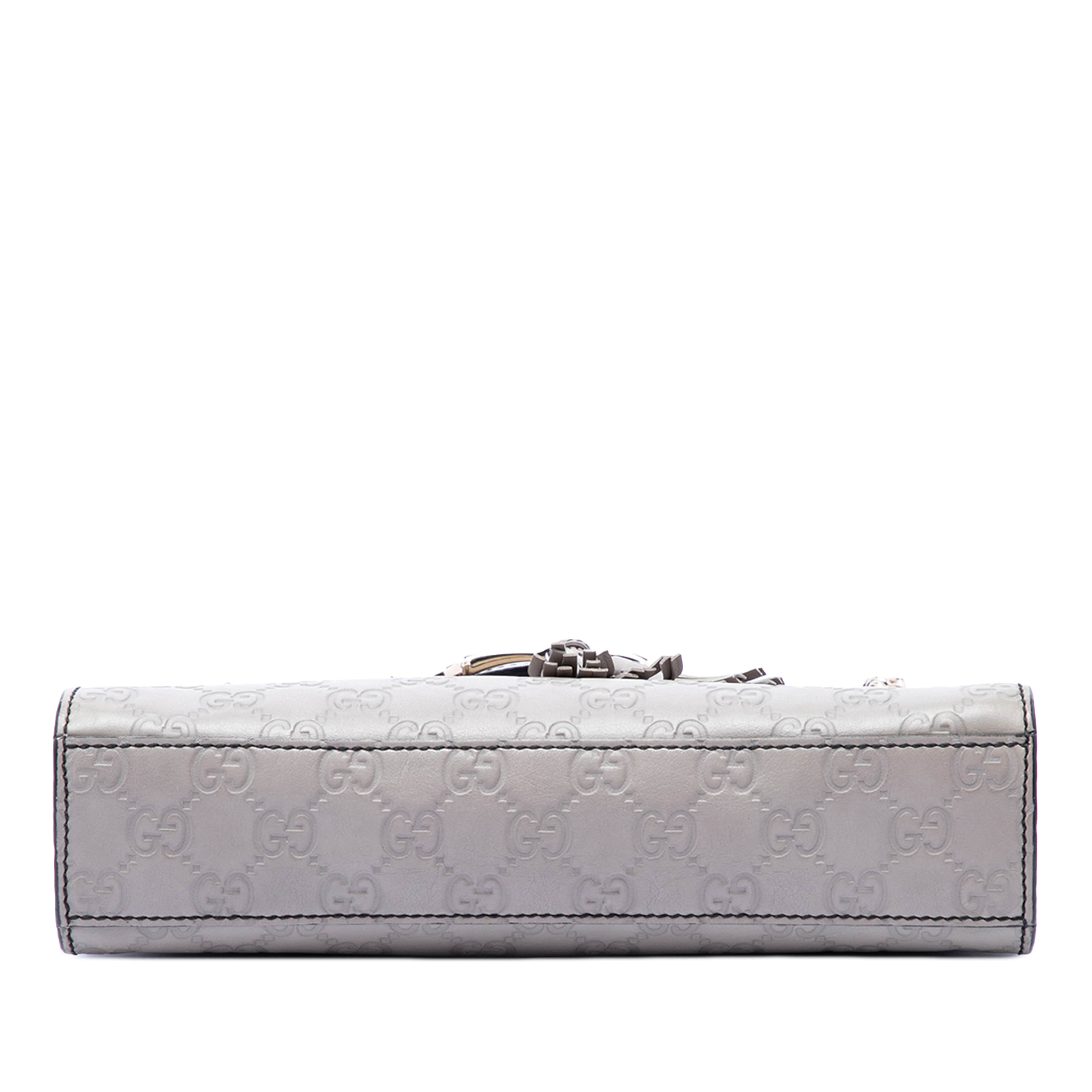 Gucci Small Guccissima Emily Shoulder Bag, från Luxclusif, i färgen grå. Klicka för att öppna bilden i stort format