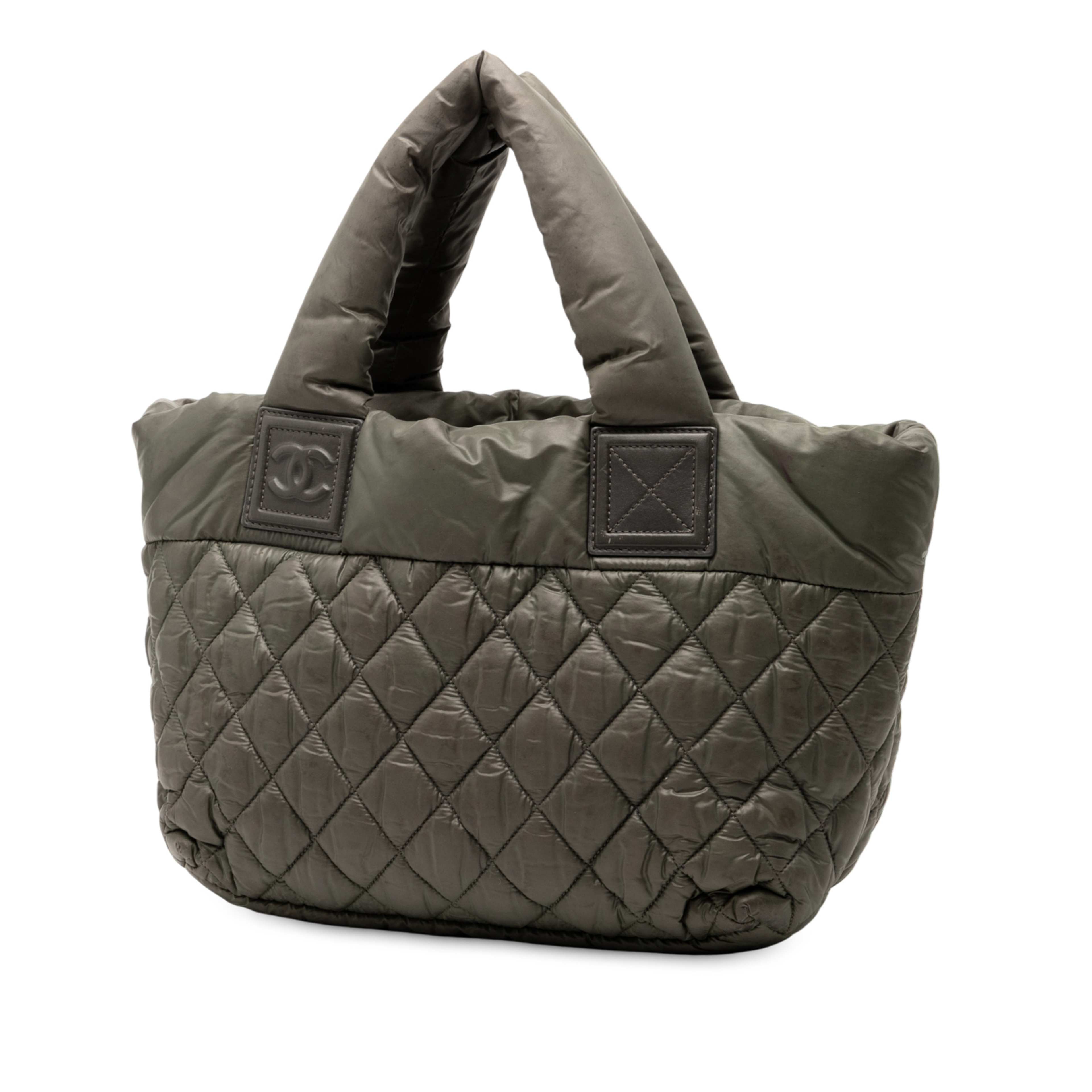Chanel Small Quilted Nylon Coco Cocoon Tote, från Luxclusif, i färgen grön. Klicka för att öppna bilden i stort format