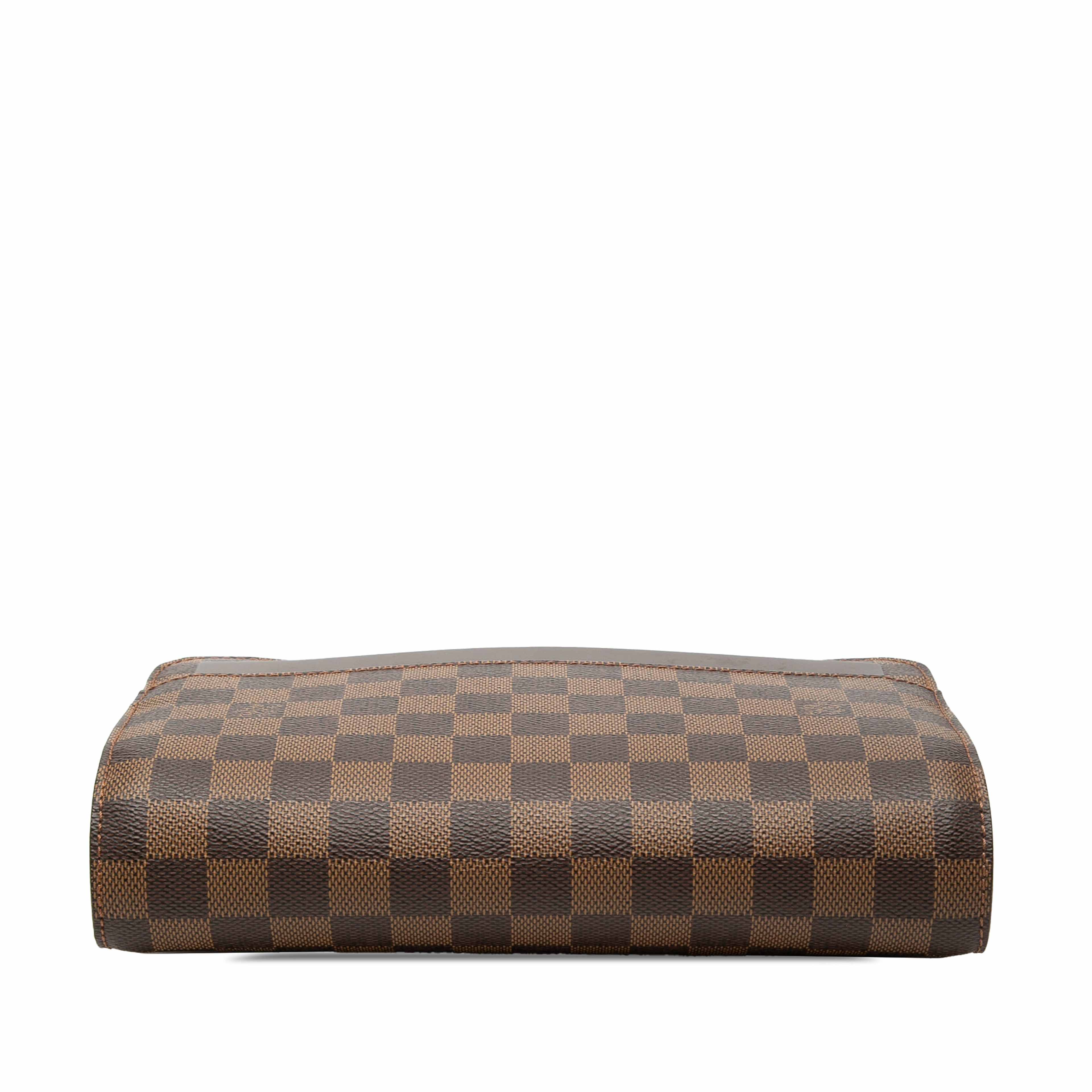 Louis Vuitton Damier Ebene Saint Louis Pochette, från Luxclusif, i färgen brun. Klicka för att öppna bilden i stort format
