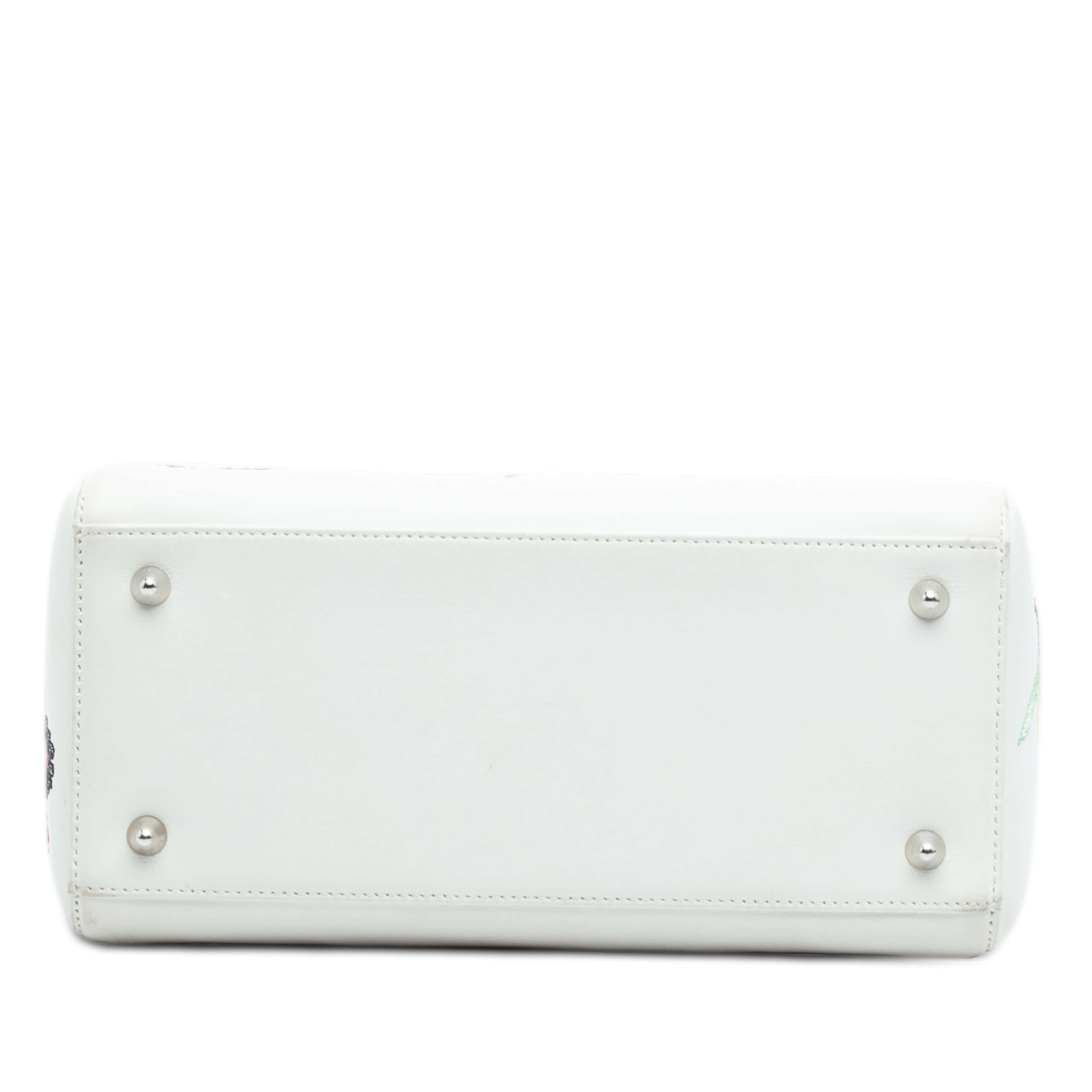 Dior Medium Smooth Calfskin Embroidered Beaded Animals Lady Dior, från Luxclusif, i färgen white. Klicka för att öppna bilden i stort format