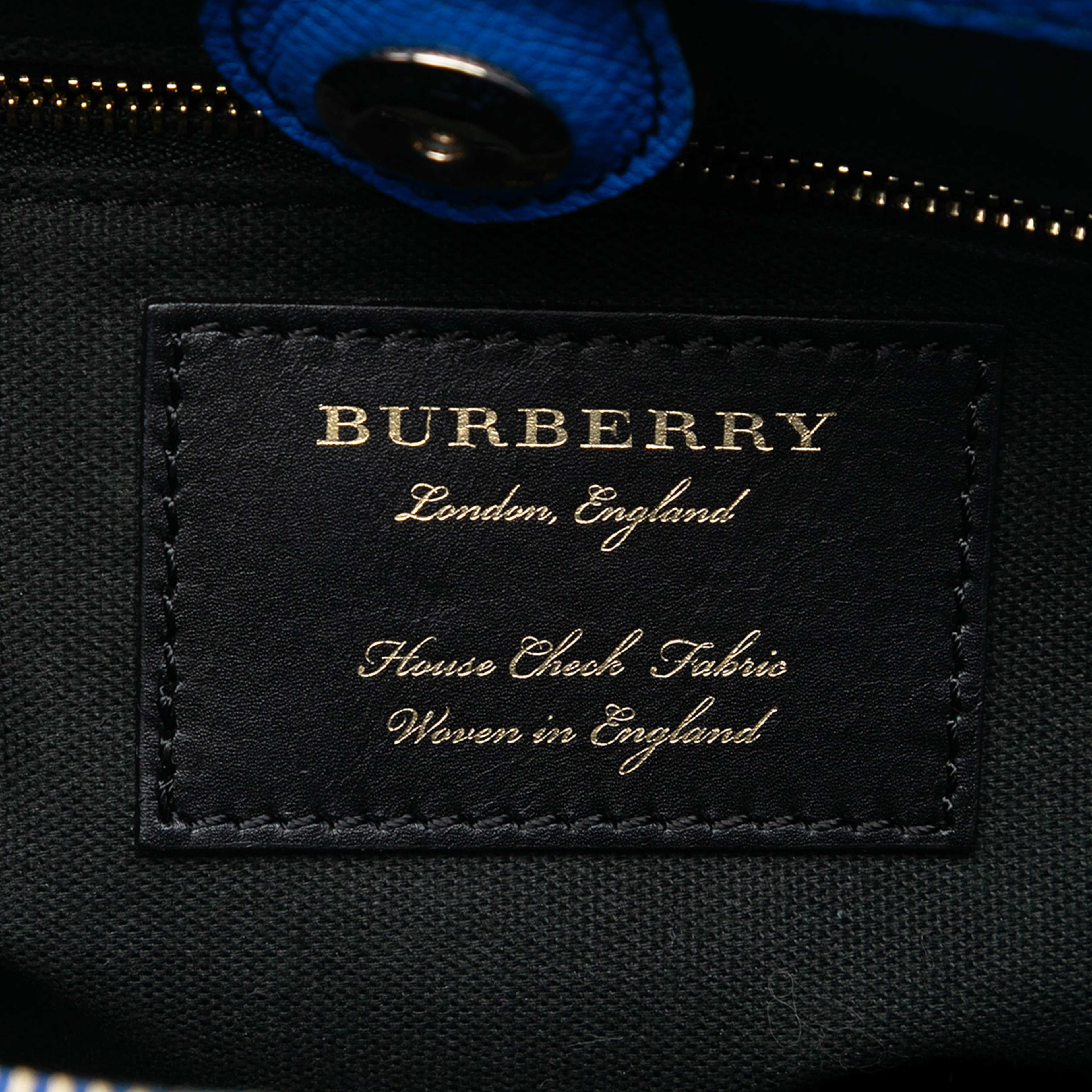 Burberry Medium Leather And House Check Banner Satchel, från Luxclusif, i färgen blue. Klicka för att öppna bilden i stort format