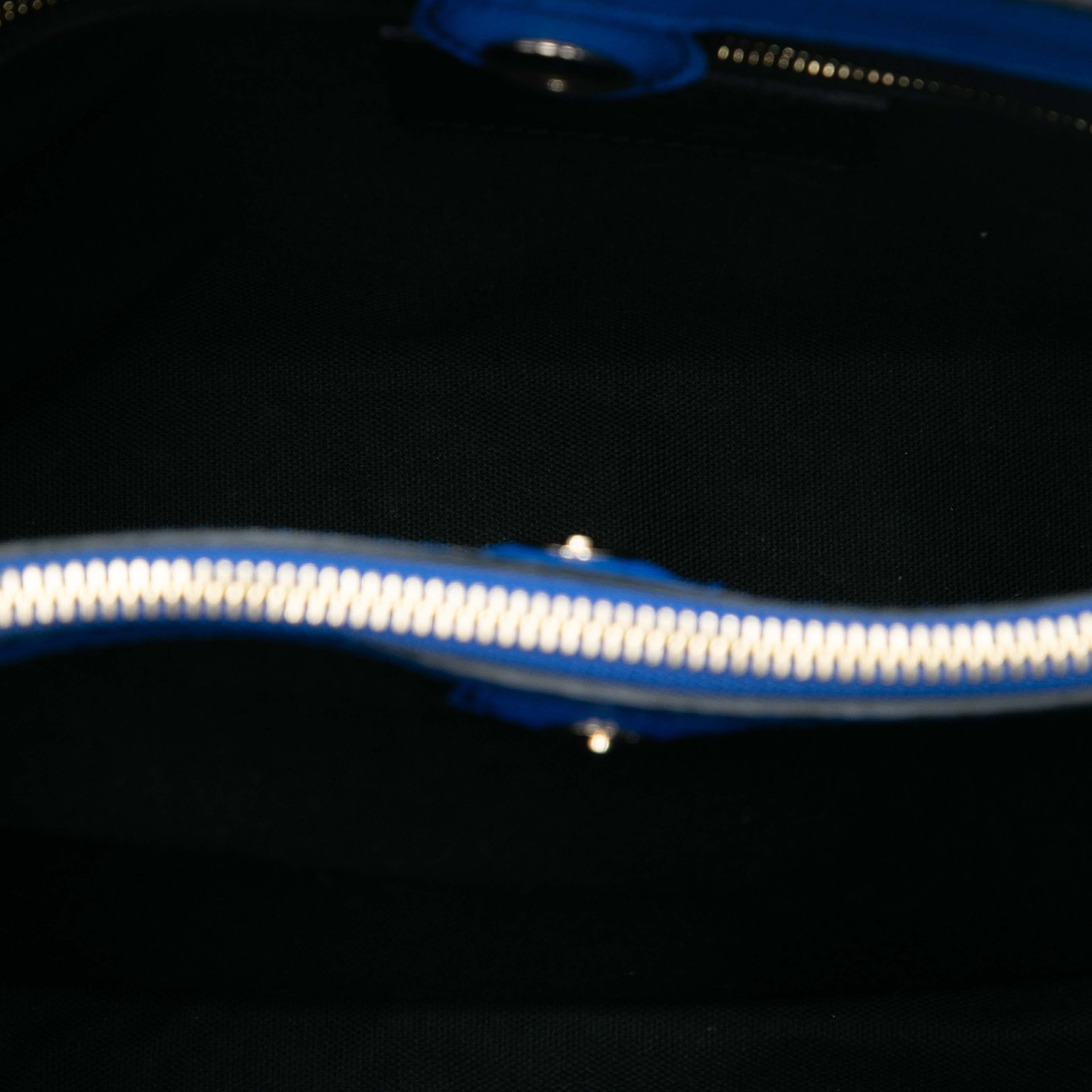 Burberry Medium Leather And House Check Banner Satchel, från Luxclusif, i färgen blue. Klicka för att öppna bilden i stort format