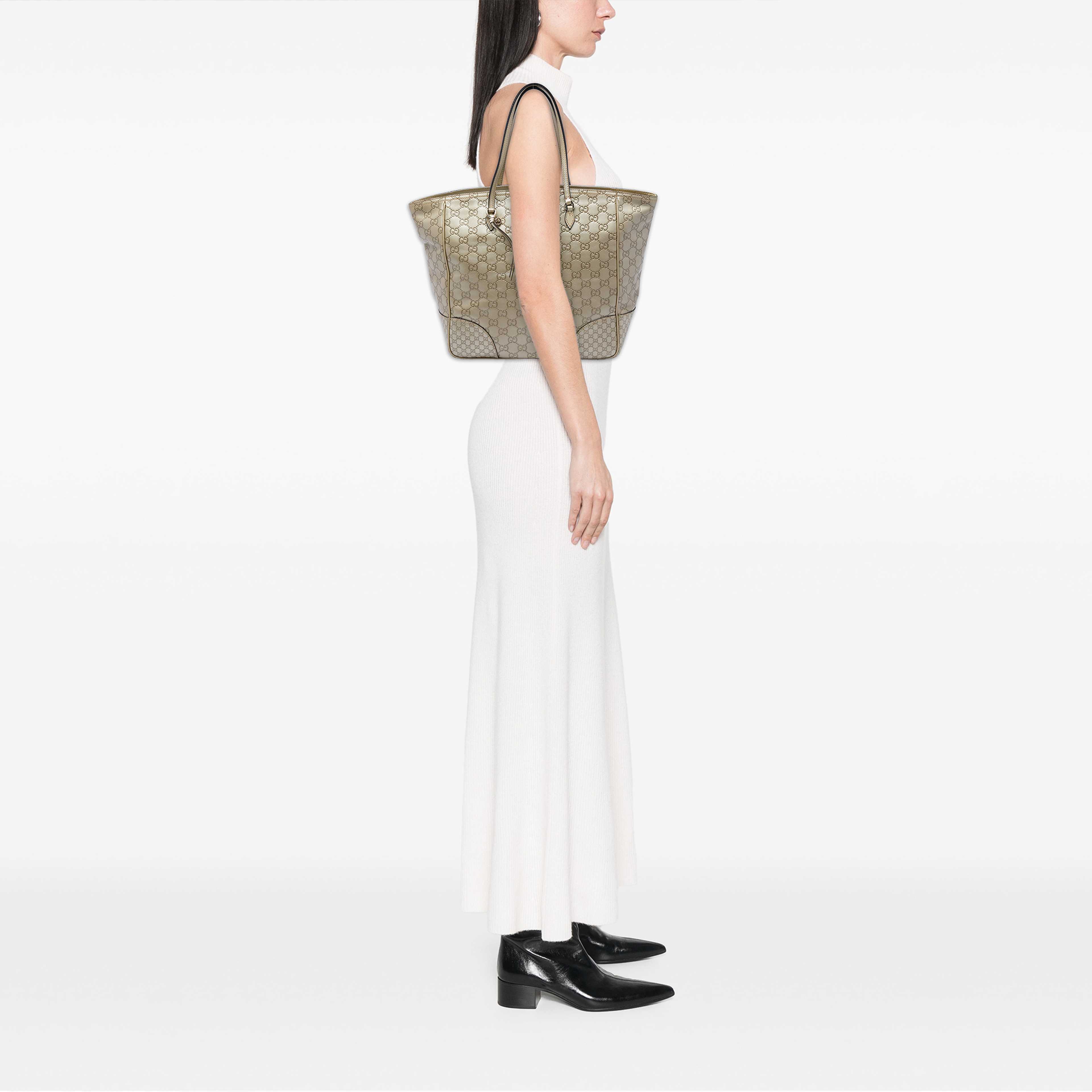 Gucci Metallic Guccissima Bree Tote, från Luxclusif, i färgen guld. Klicka för att öppna bilden i stort format