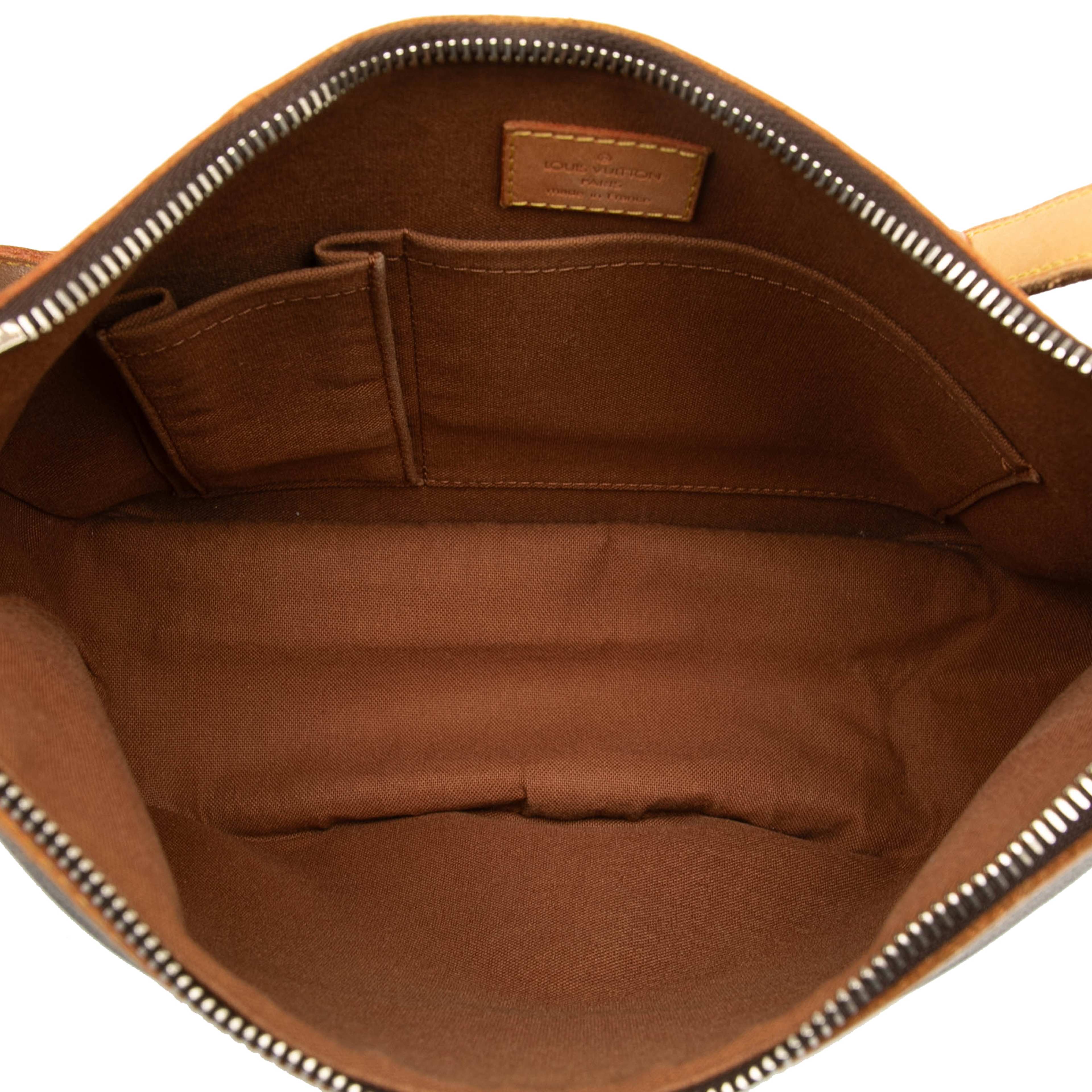 Louis Vuitton Monogram Tulum Pm, från Luxclusif, i färgen brown. Klicka för att öppna bilden i stort format