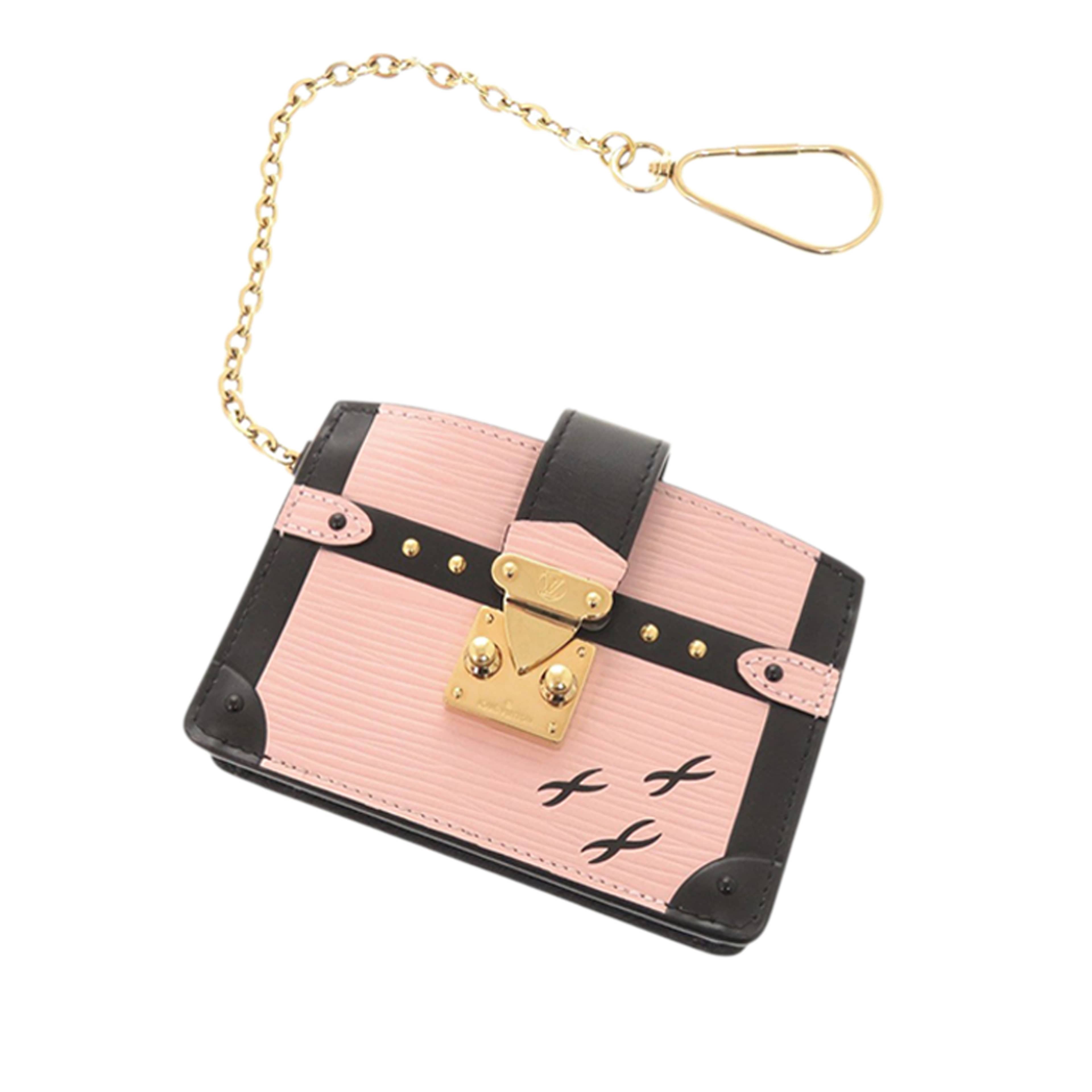 Louis Vuitton Epi Trunk Card Holder, från Luxclusif, i färgen pink. Klicka för att öppna bilden i stort format