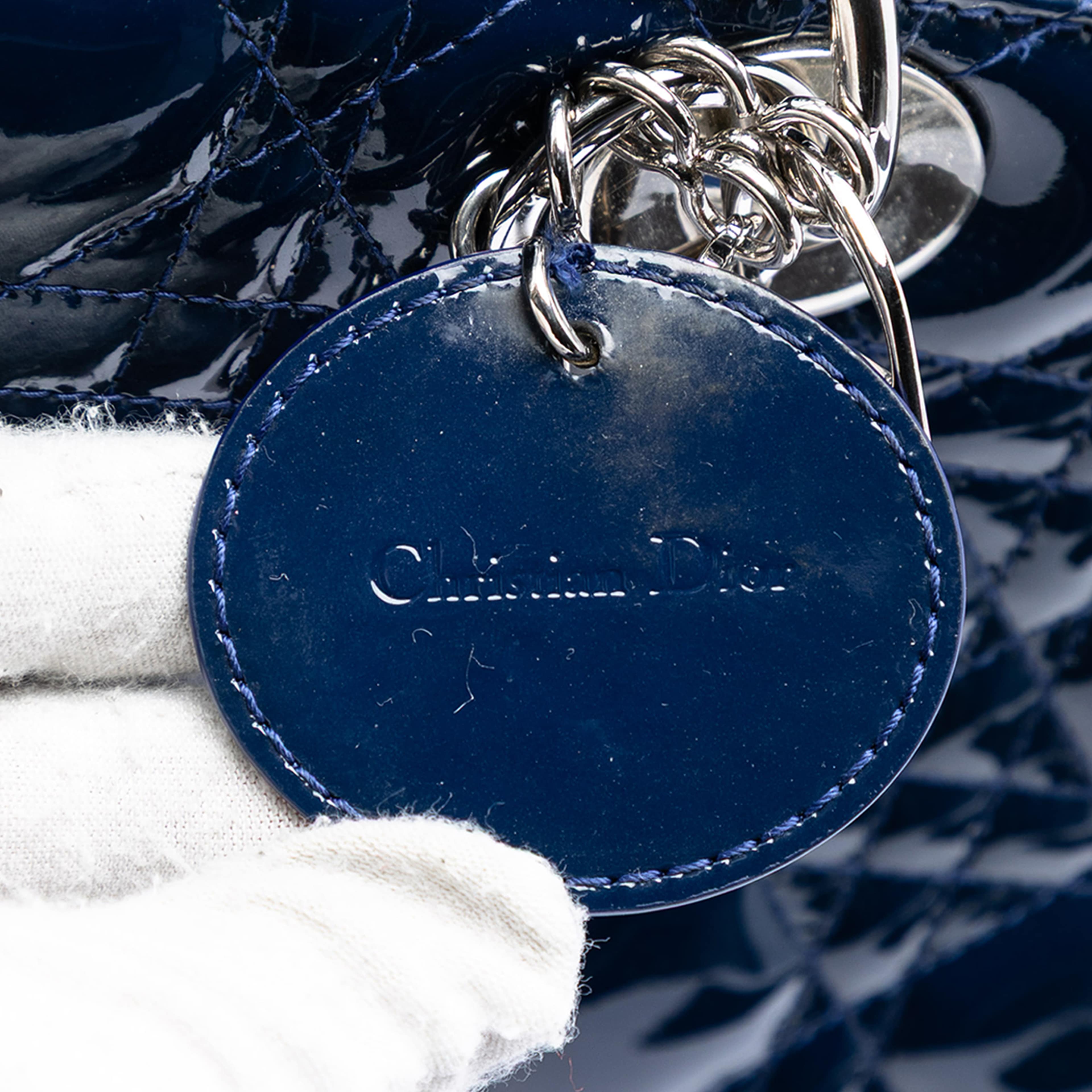 Dior Large Patent Cannage Lady Dior, från Luxclusif, i färgen dark blue. Klicka för att öppna bilden i stort format