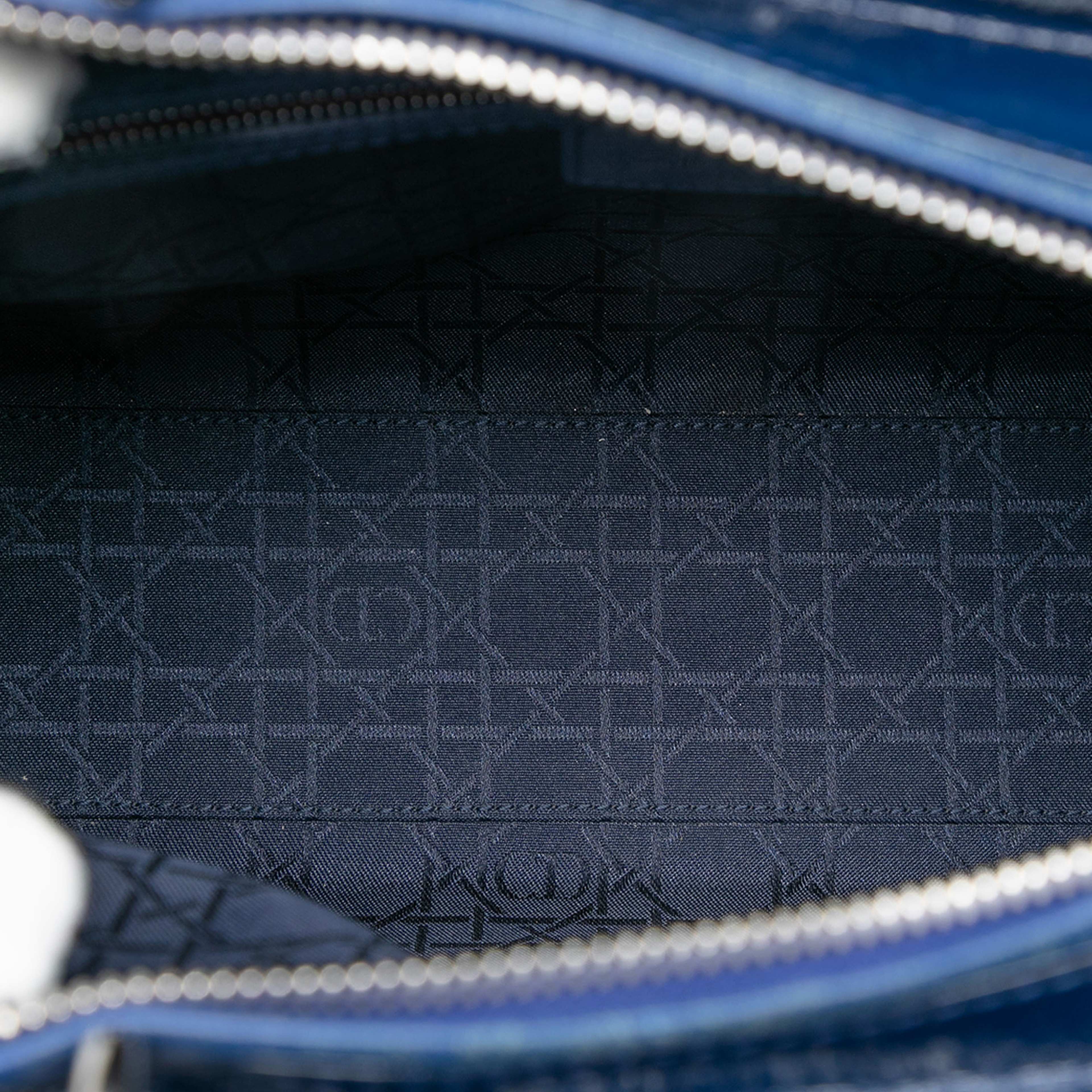 Dior Large Patent Cannage Lady Dior, från Luxclusif, i färgen dark blue. Klicka för att öppna bilden i stort format