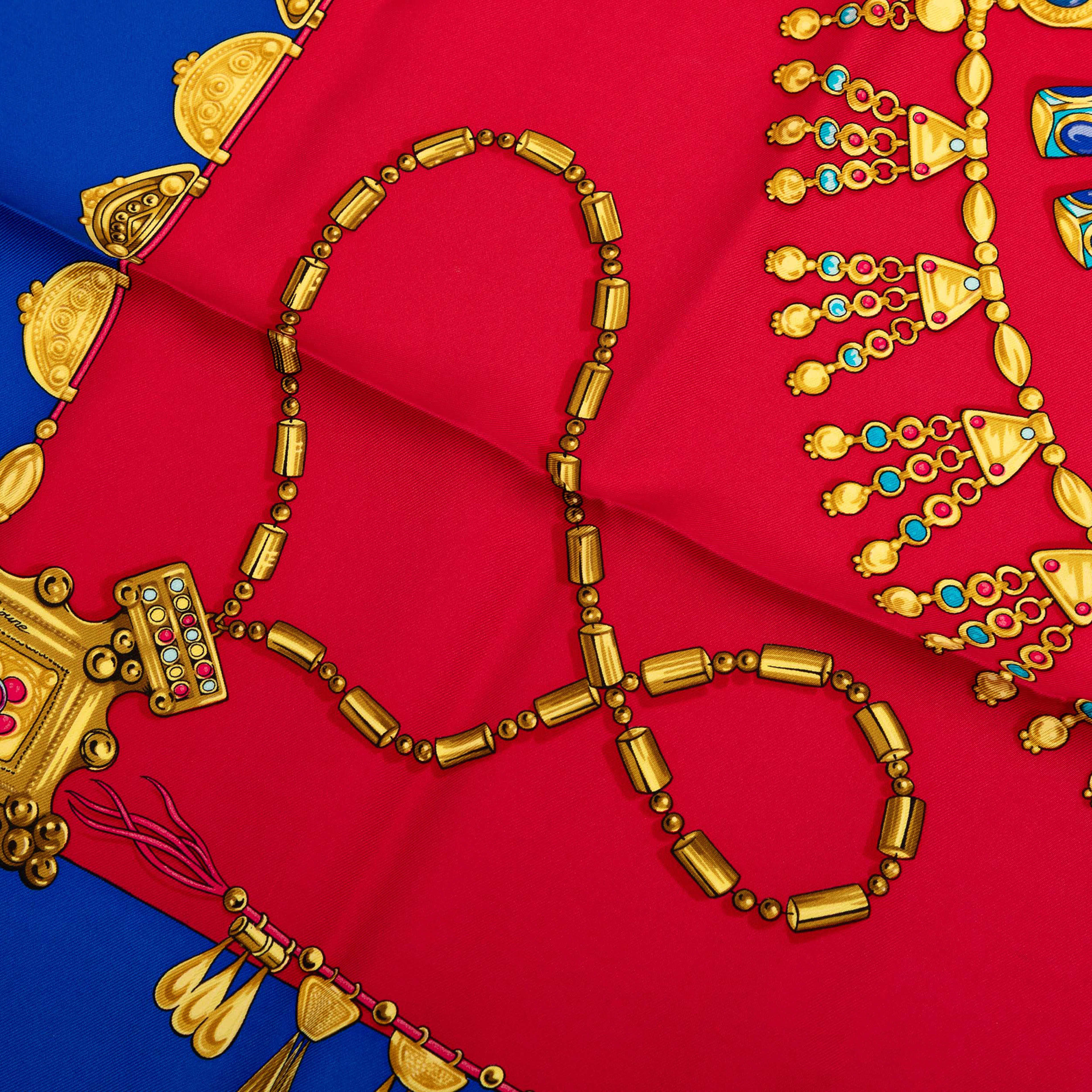 Hermès Parures Des Sables Silk Twilly Scarf, från Luxclusif, i färgen red. Klicka för att öppna bilden i stort format