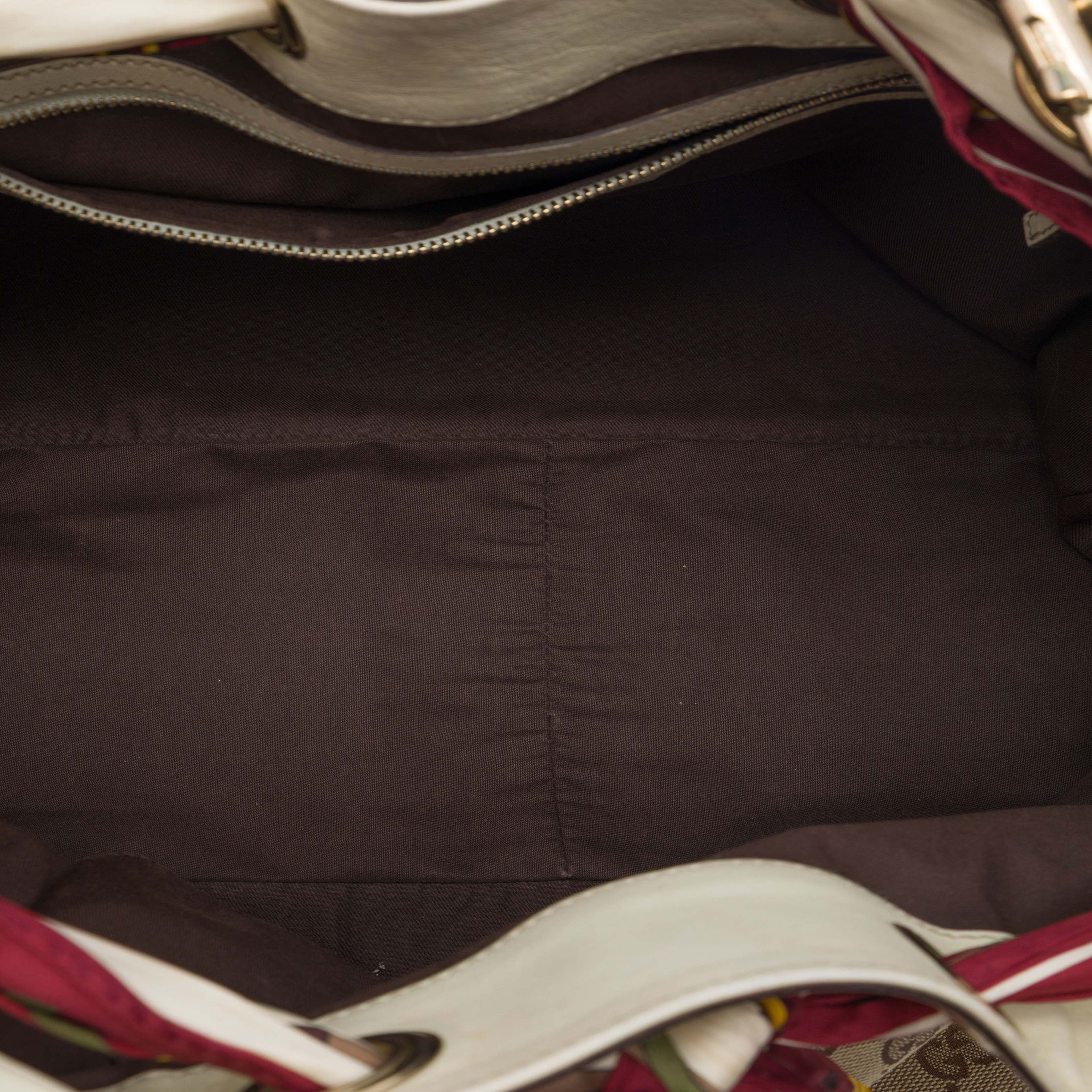 Gucci Large Gg Canvas Positano Tote, från Luxclusif, i färgen beige. Klicka för att öppna bilden i stort format