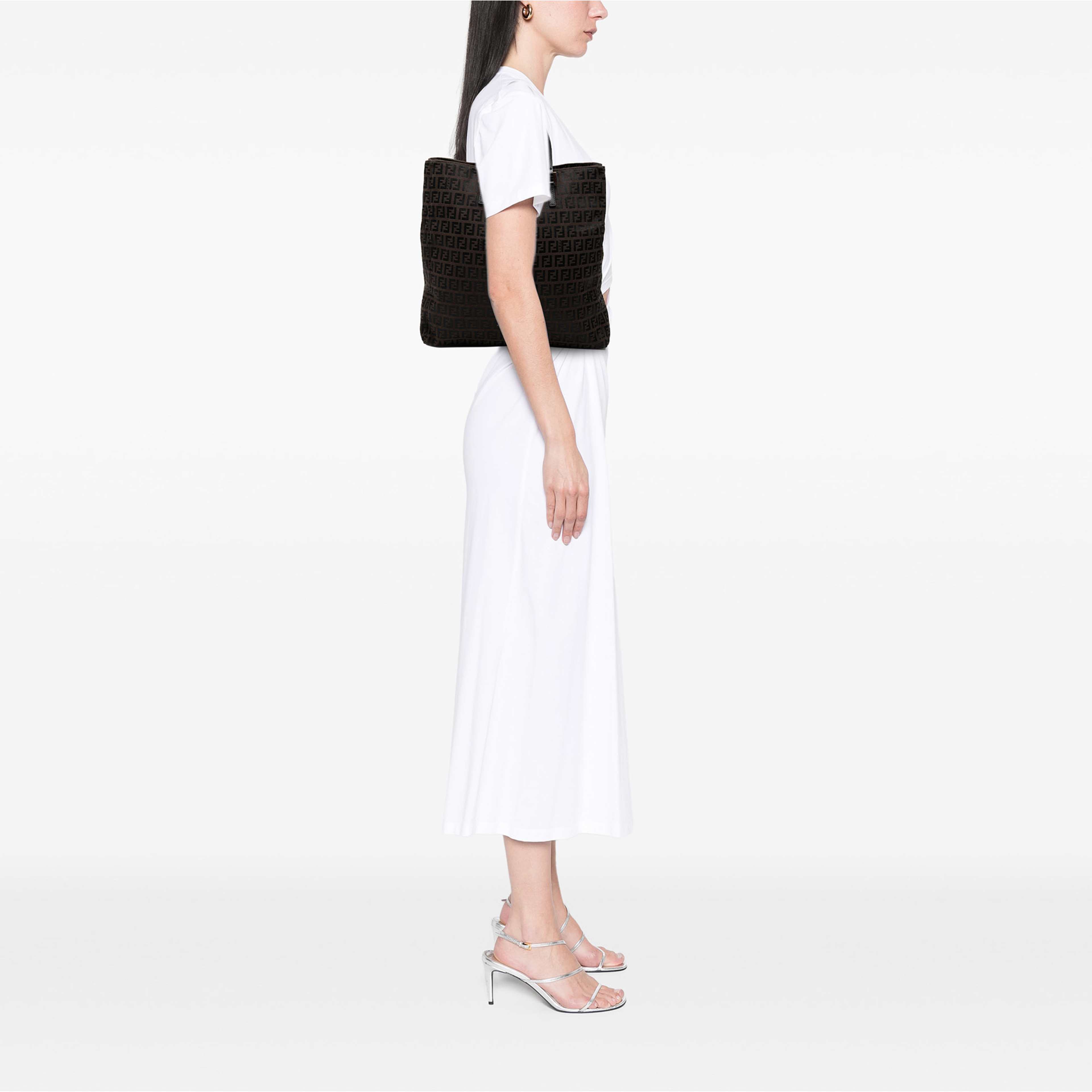 Fendi Zucchino Canvas Tote, från Luxclusif, i färgen brun. Klicka för att öppna bilden i stort format