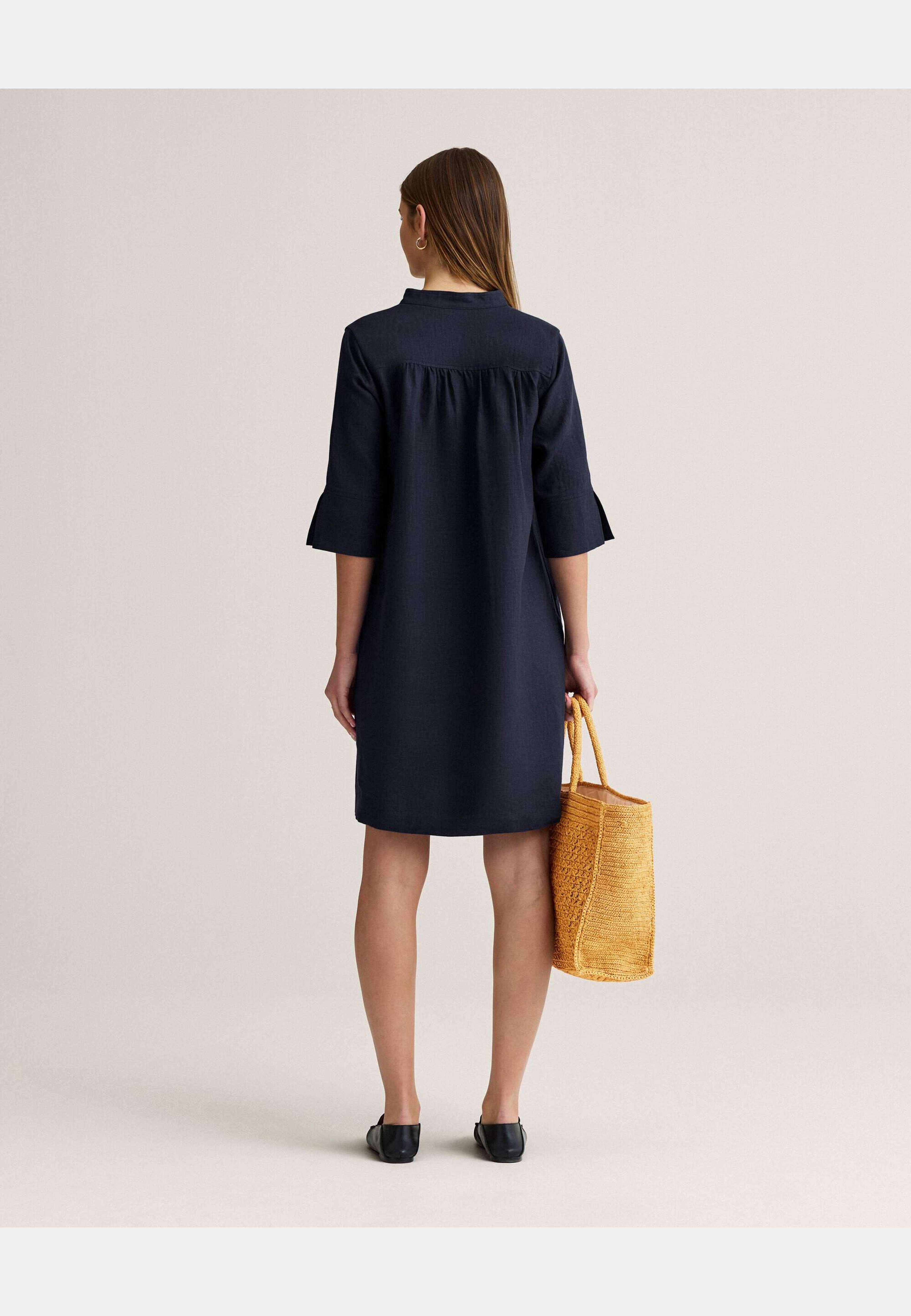 Thea Linen Dress, från Newhouse, i färgen marinblå. Klicka för att öppna bilden i stort format