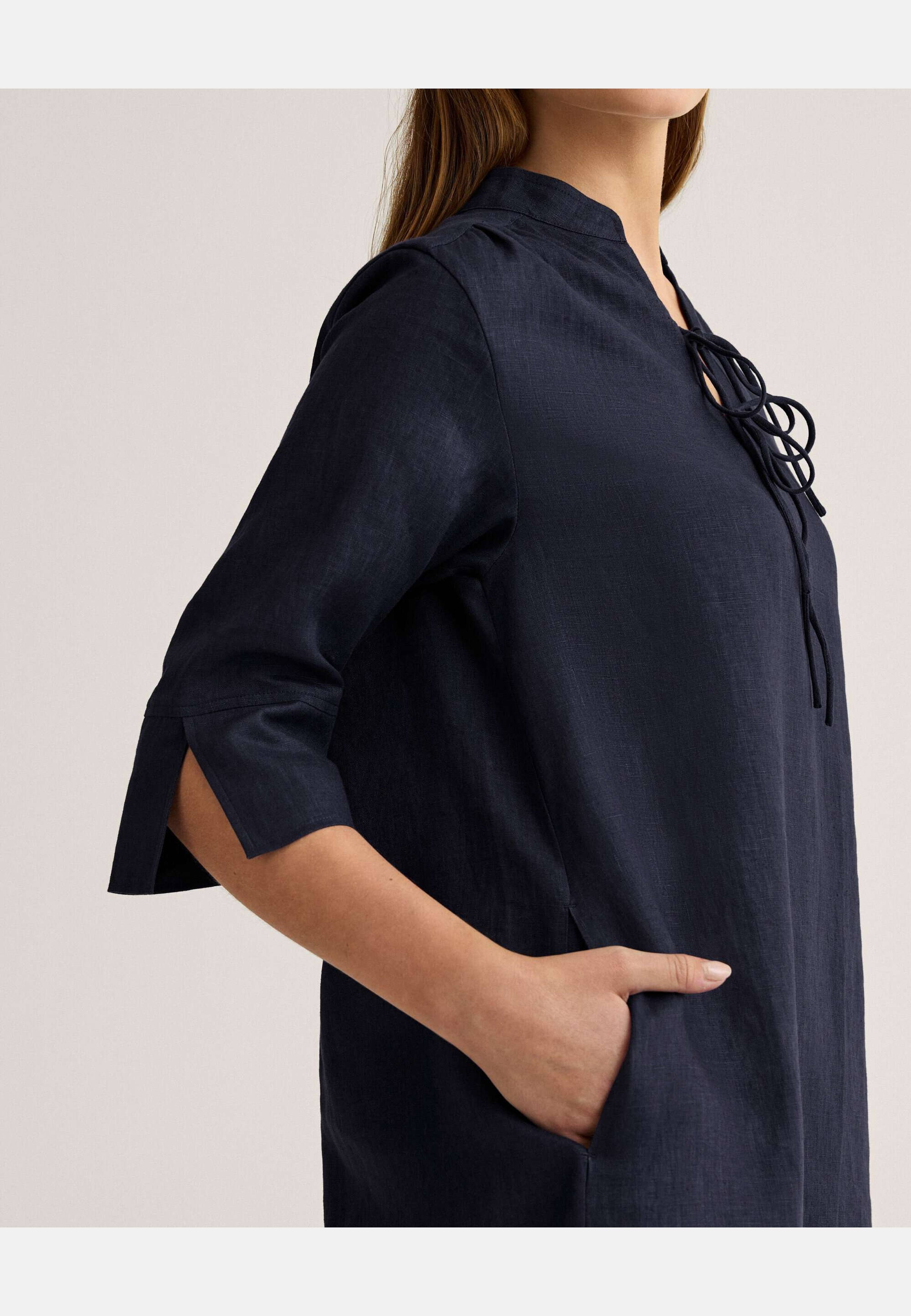 Thea Linen Dress, från Newhouse, i färgen marinblå. Klicka för att öppna bilden i stort format