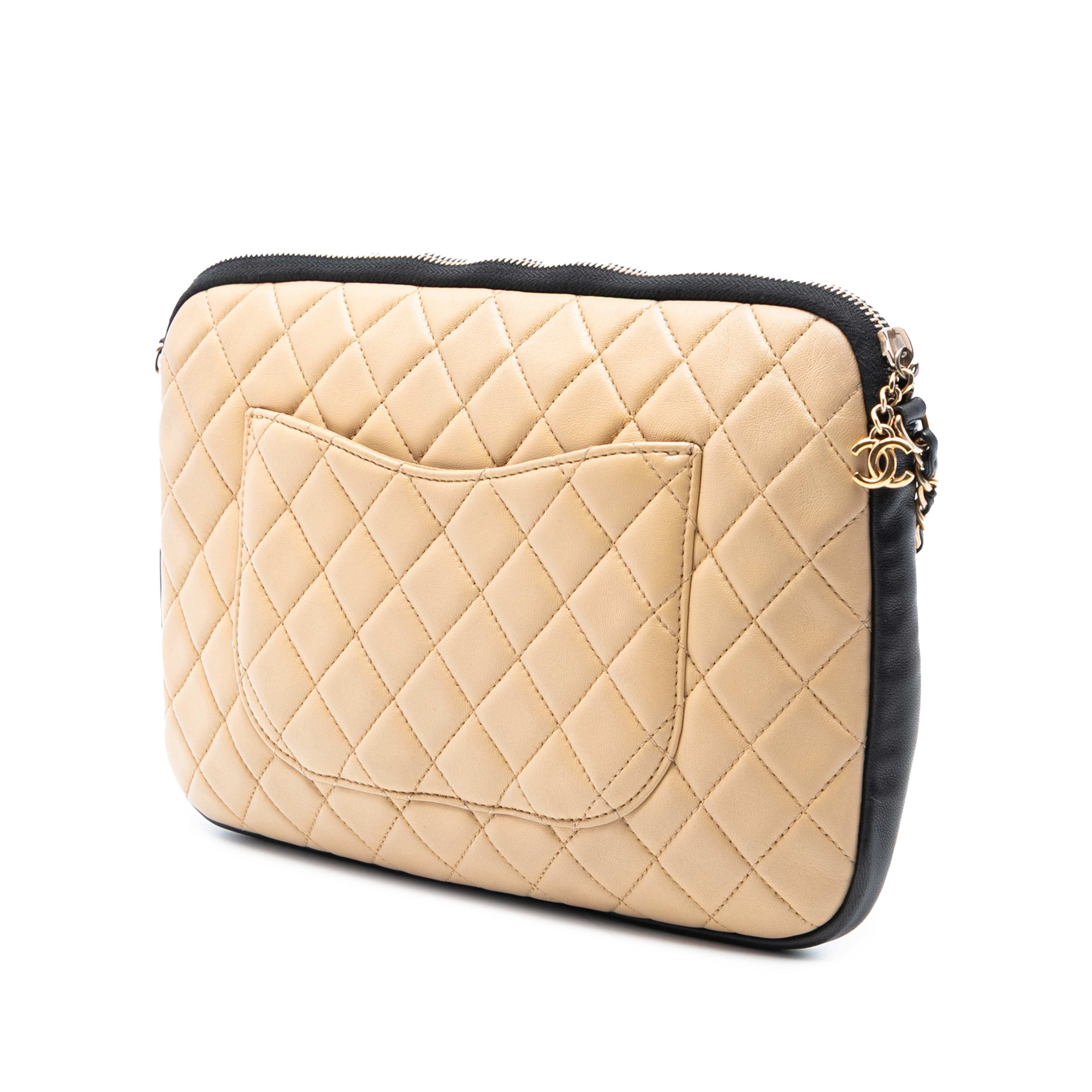 Chanel Small Quilted Lambskin Girl Clutch On Chain, från Luxclusif, i färgen beige. Klicka för att öppna bilden i stort format