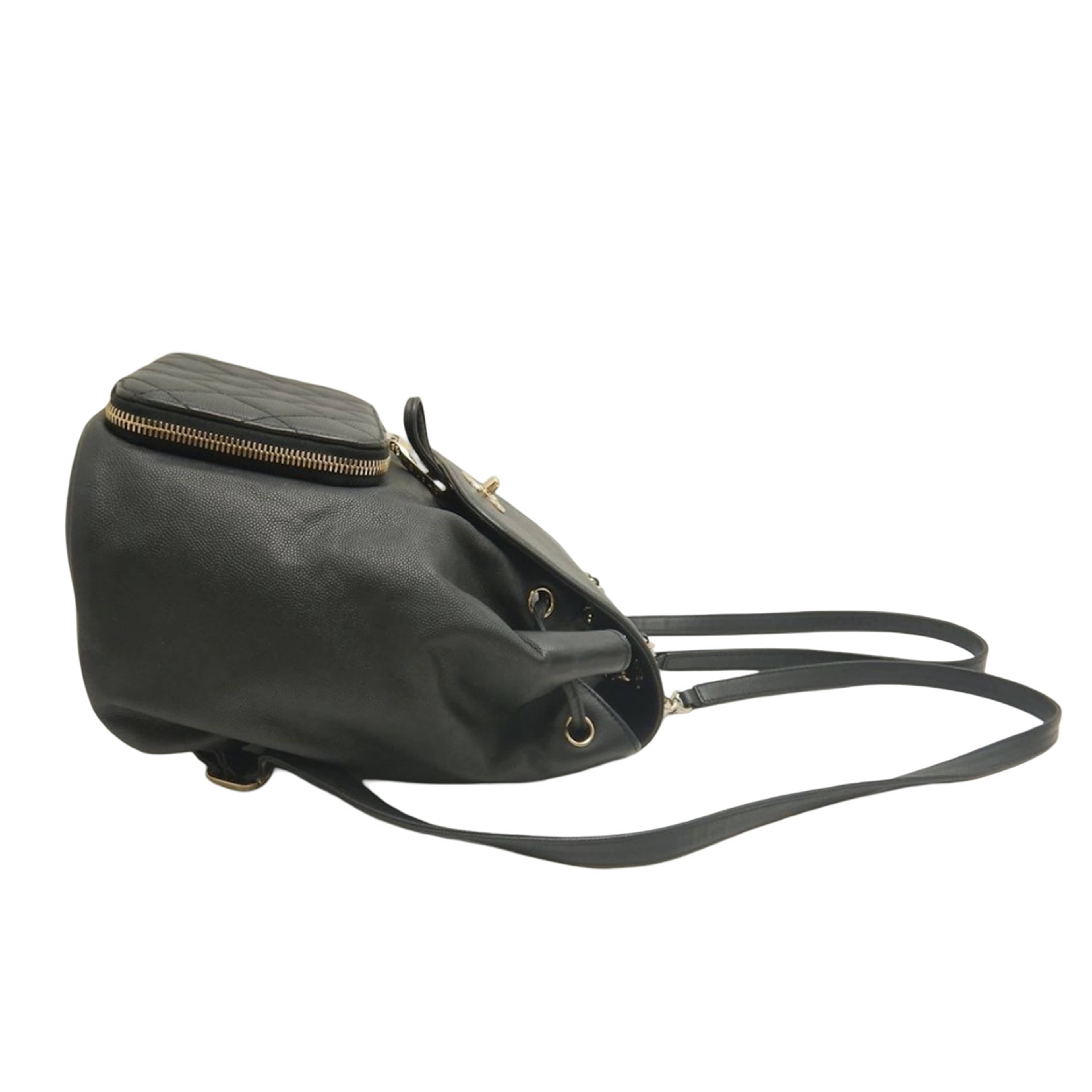 Chanel Business Affinity Caviar Backpack, från Luxclusif, i färgen svart. Klicka för att öppna bilden i stort format