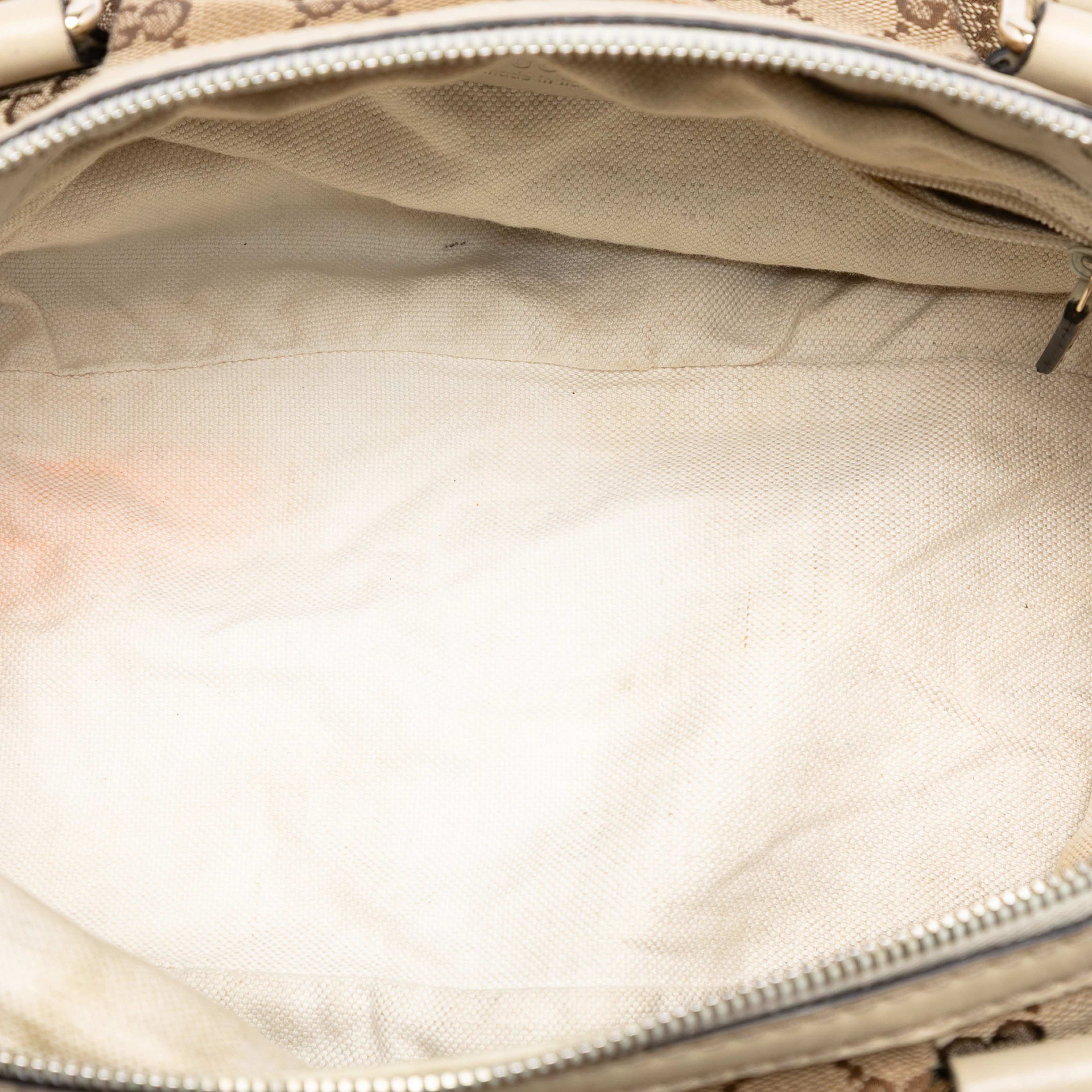 Gucci Gg Canvas Sukey Satchel, från Luxclusif, i färgen beige. Klicka för att öppna bilden i stort format
