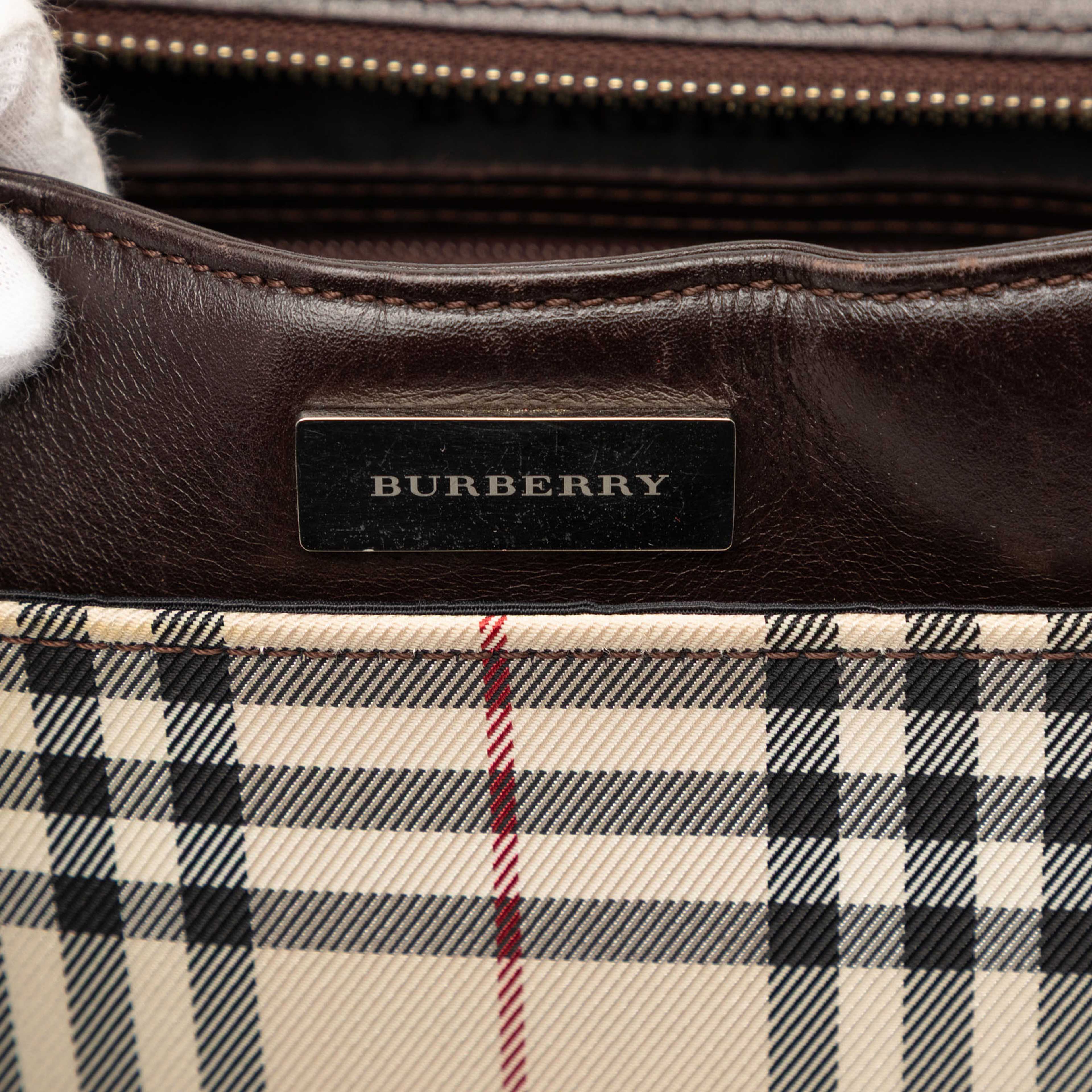 Burberry House Check Canvas Crossbody, från Luxclusif, i färgen beige. Klicka för att öppna bilden i stort format