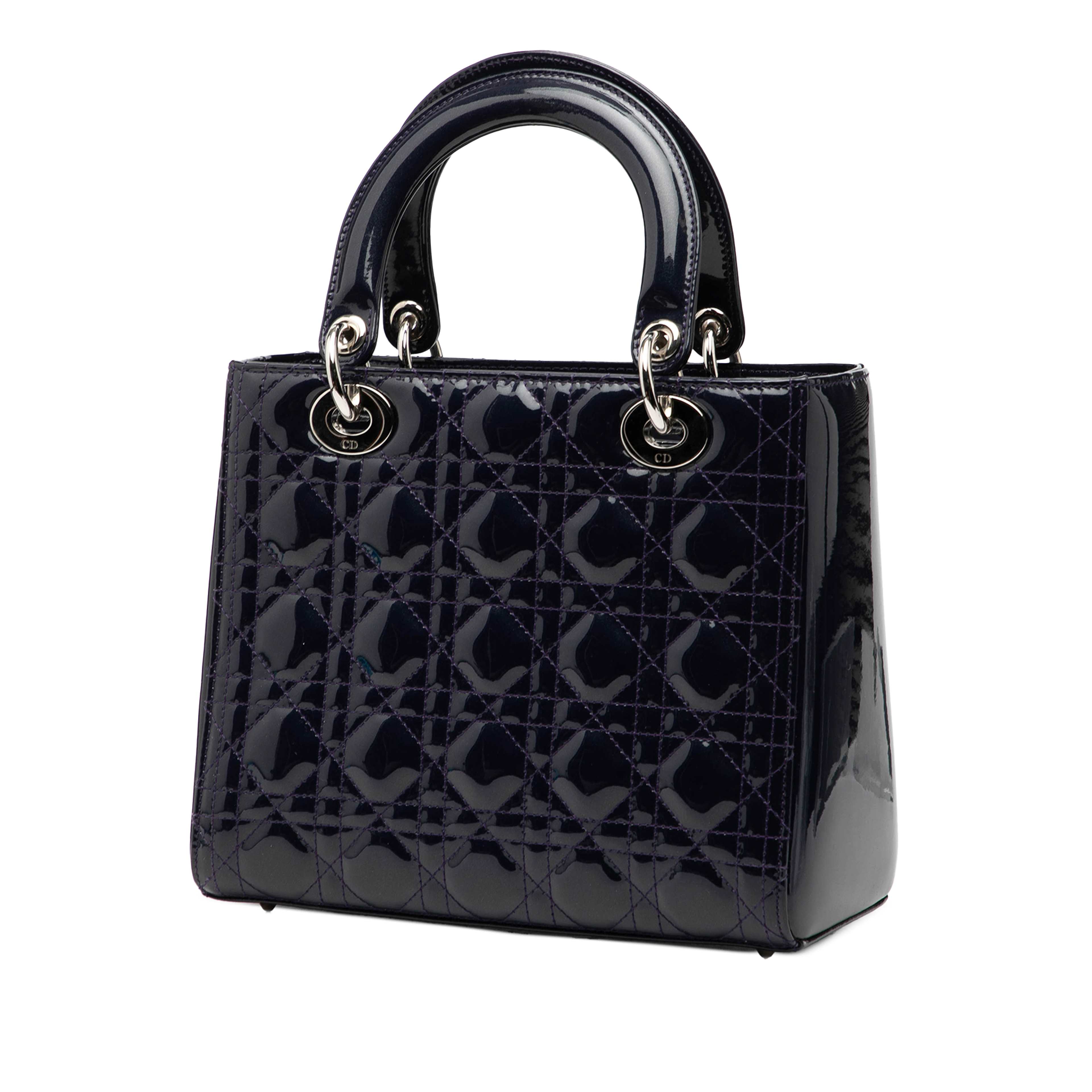 Dior Medium Patent Cannage Lady Dior, från Luxclusif, i färgen blå. Klicka för att öppna bilden i stort format