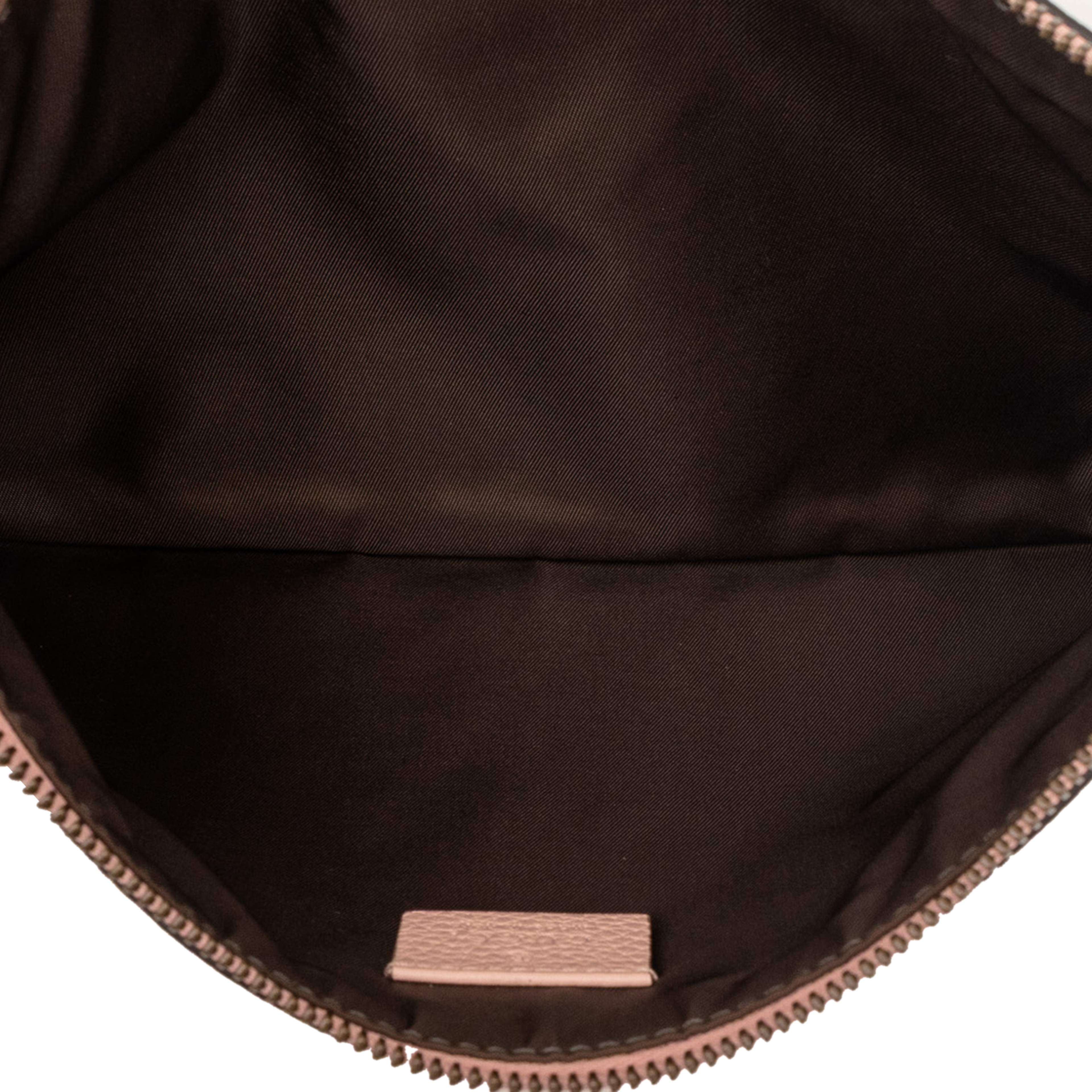 Gucci Leather Blind For Love Clutch, från Luxclusif, i färgen pink. Klicka för att öppna bilden i stort format