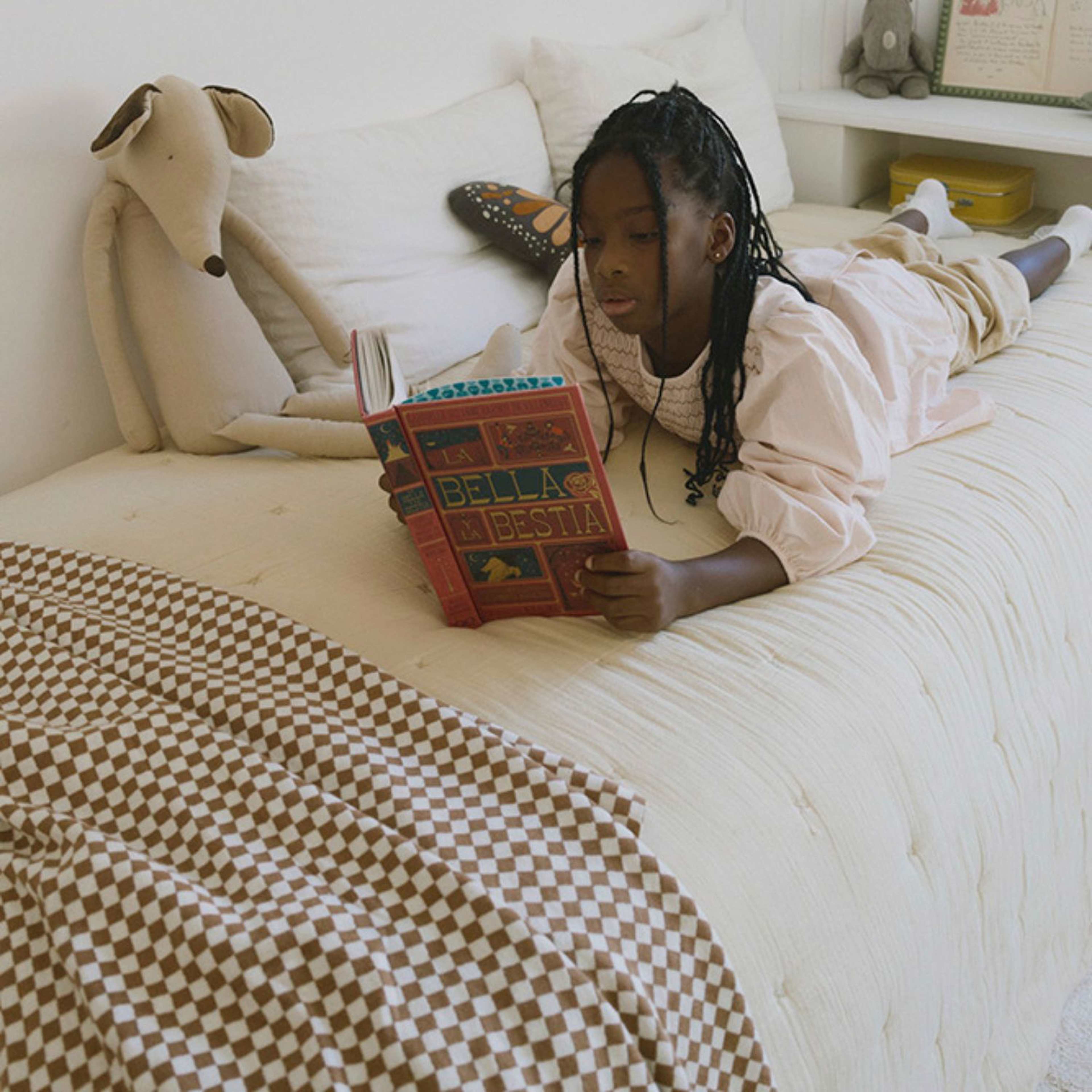 Stickade Filtplattor, från LORENA CANALS, i färgen naturlig/kola. Klicka för att öppna bilden i stort format