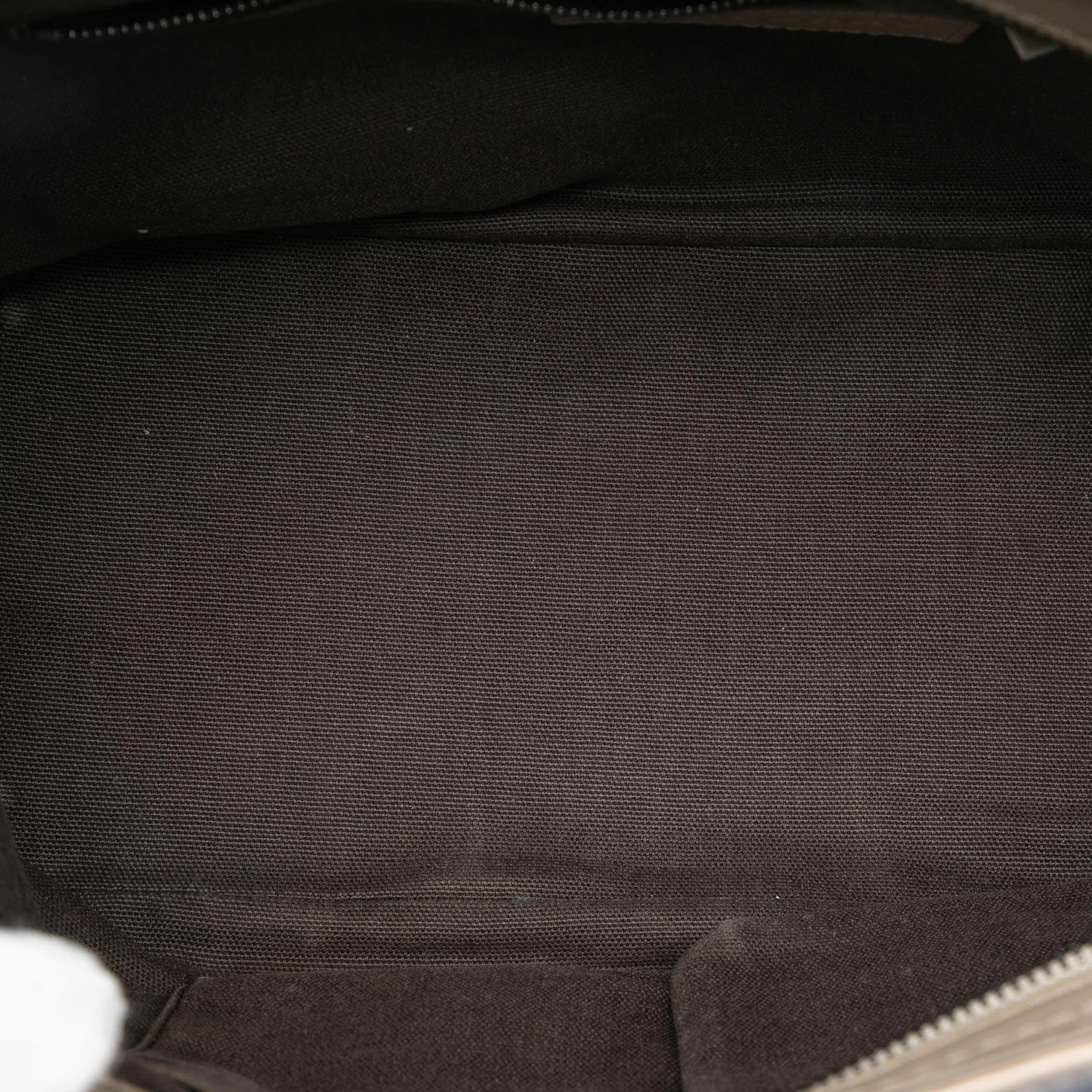 Burberry Smoke Check Coated Canvas Heathcliff Satchel, från Luxclusif, i färgen gray. Klicka för att öppna bilden i stort format