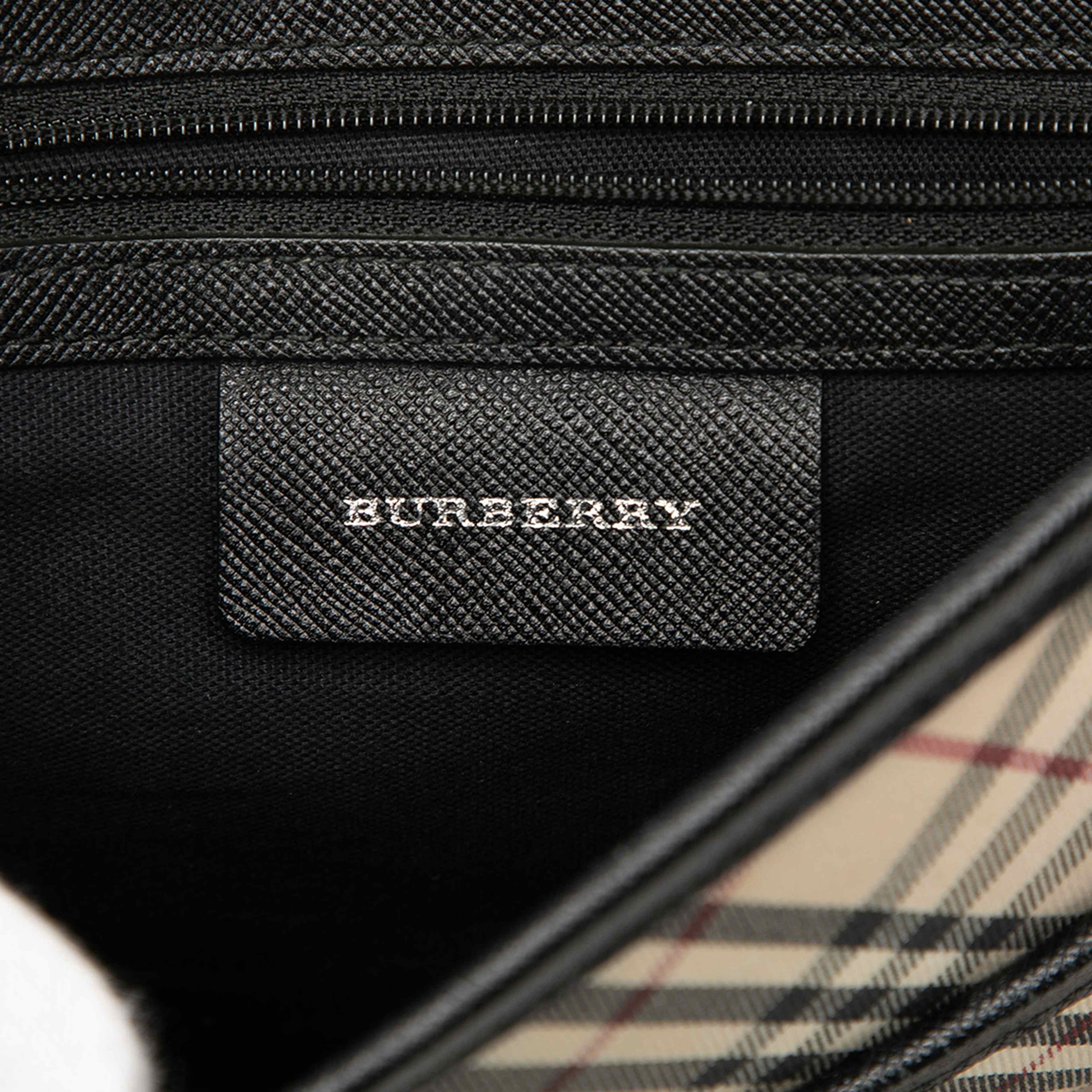 Burberry Nova Check Canvas Crossbody, från Luxclusif, i färgen beige. Klicka för att öppna bilden i stort format