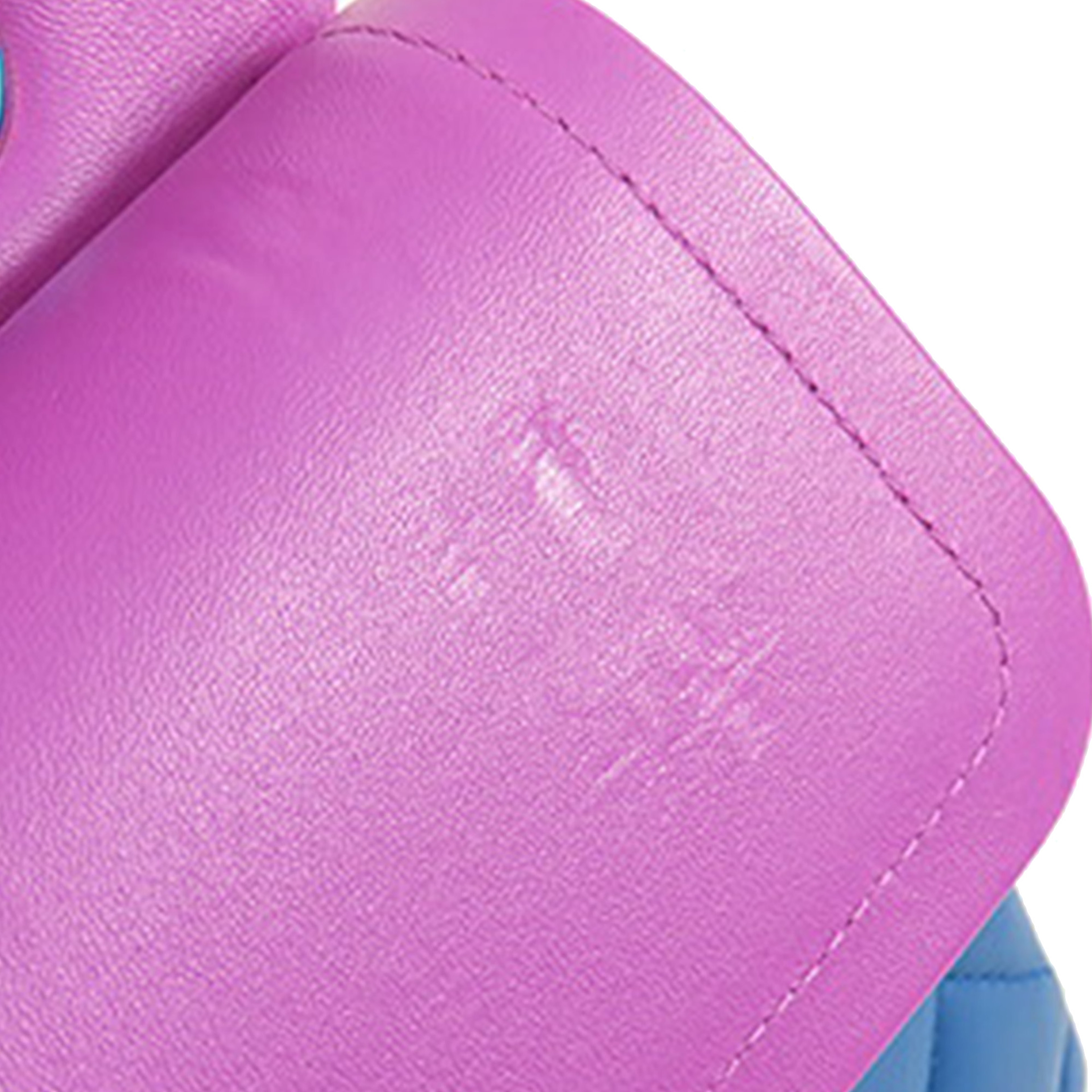 Chanel Medium Classic Lambskin Rainbow Hardware Double Flap, från Luxclusif, i färgen dark blue. Klicka för att öppna bilden i stort format