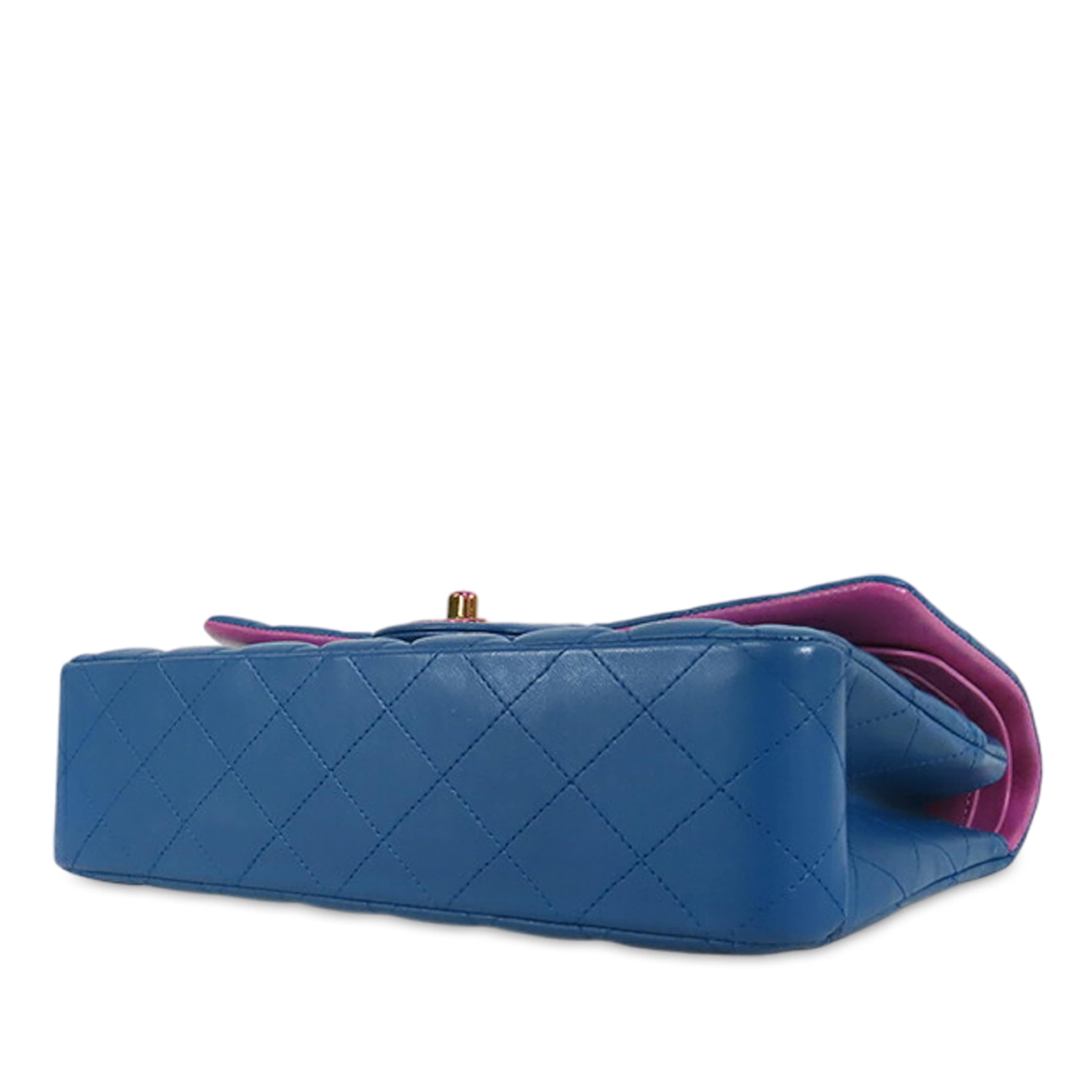 Chanel Medium Classic Lambskin Rainbow Hardware Double Flap, från Luxclusif, i färgen dark blue. Klicka för att öppna bilden i stort format