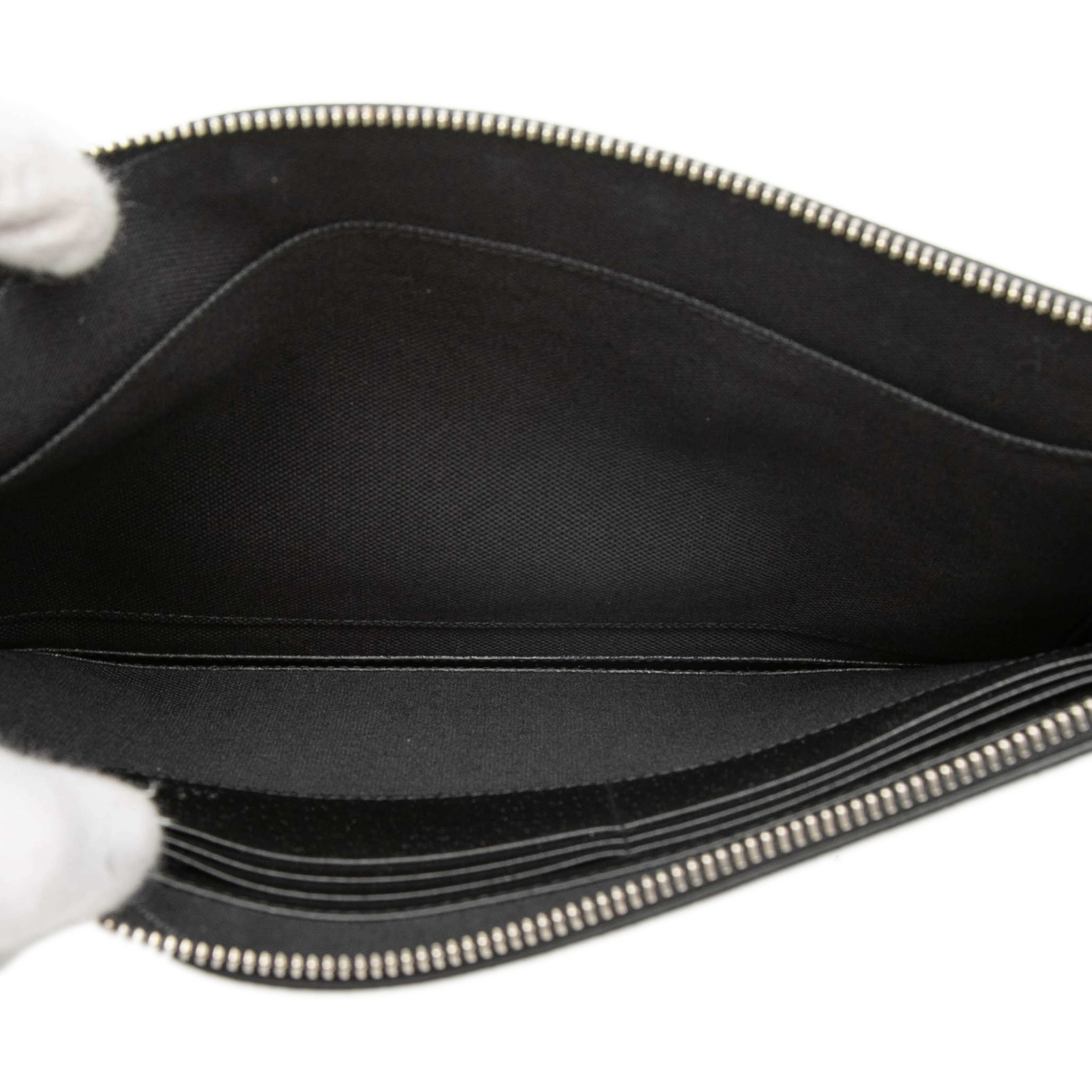 Gucci Gg Supreme Psychedelic Zip Clutch, från Luxclusif, i färgen black. Klicka för att öppna bilden i stort format