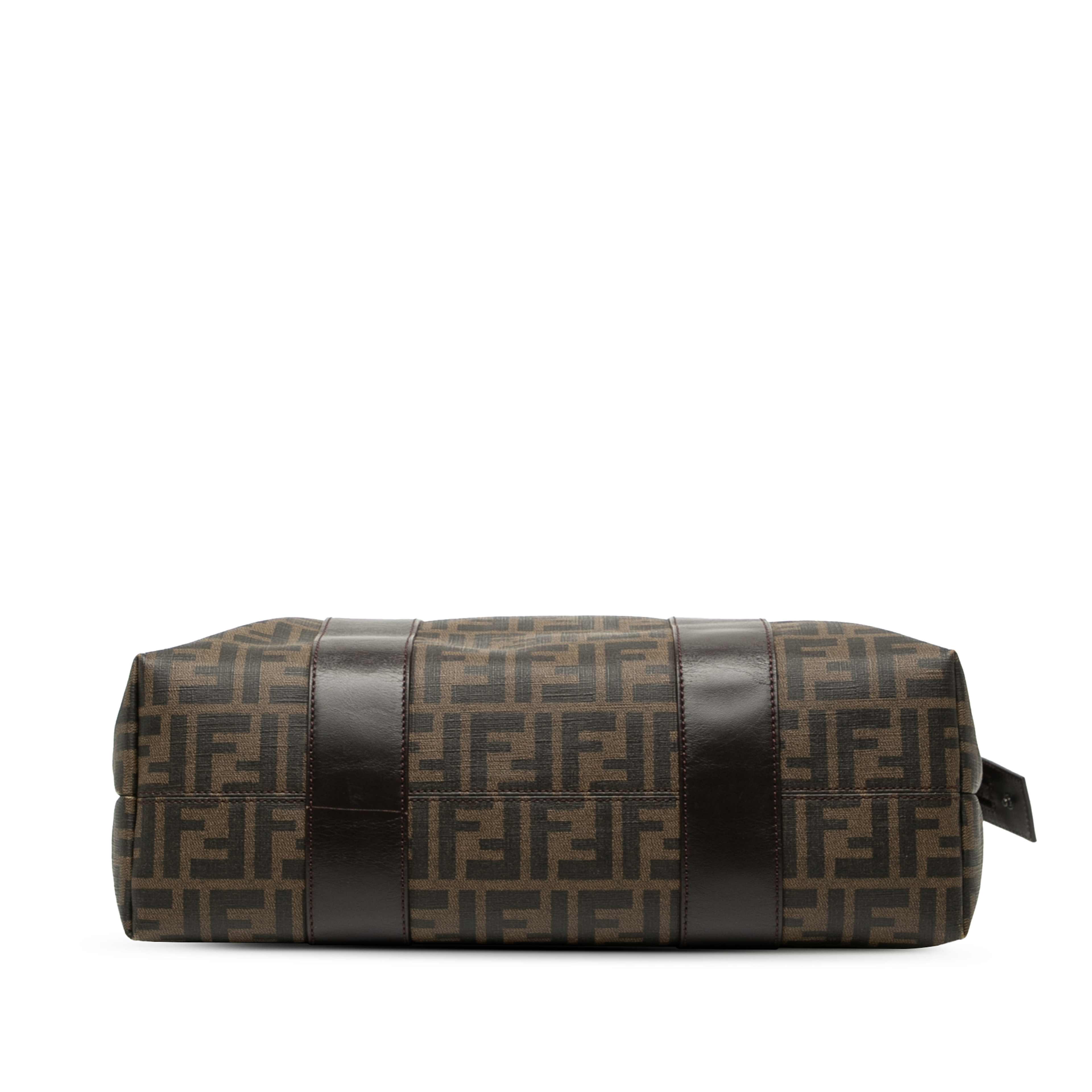 Fendi Zucca Spalmati Tote, från Luxclusif, i färgen brun. Klicka för att öppna bilden i stort format