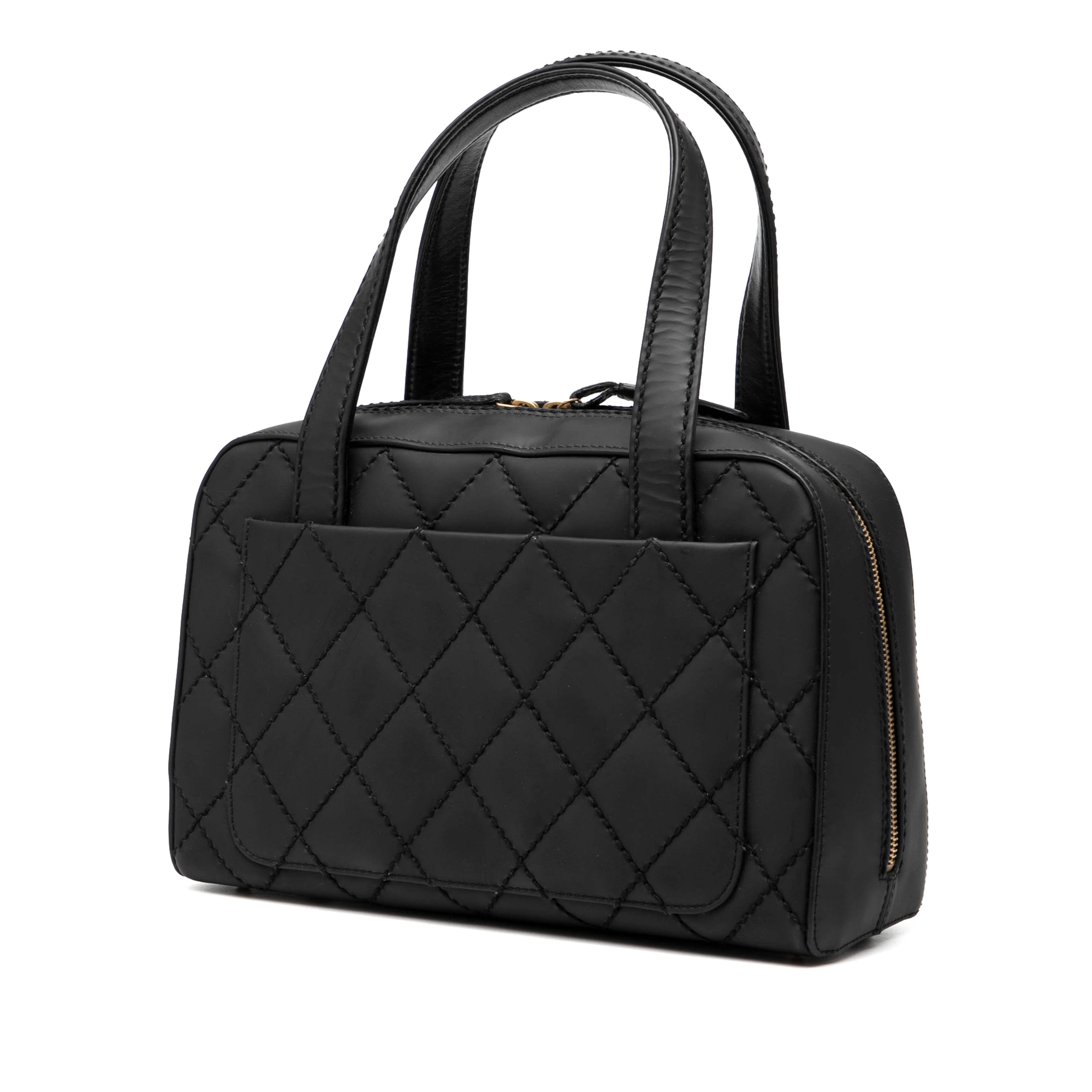 Chanel Cc Quilted Calfskin Wild Stitch Handbag, från Luxclusif, i färgen black. Klicka för att öppna bilden i stort format