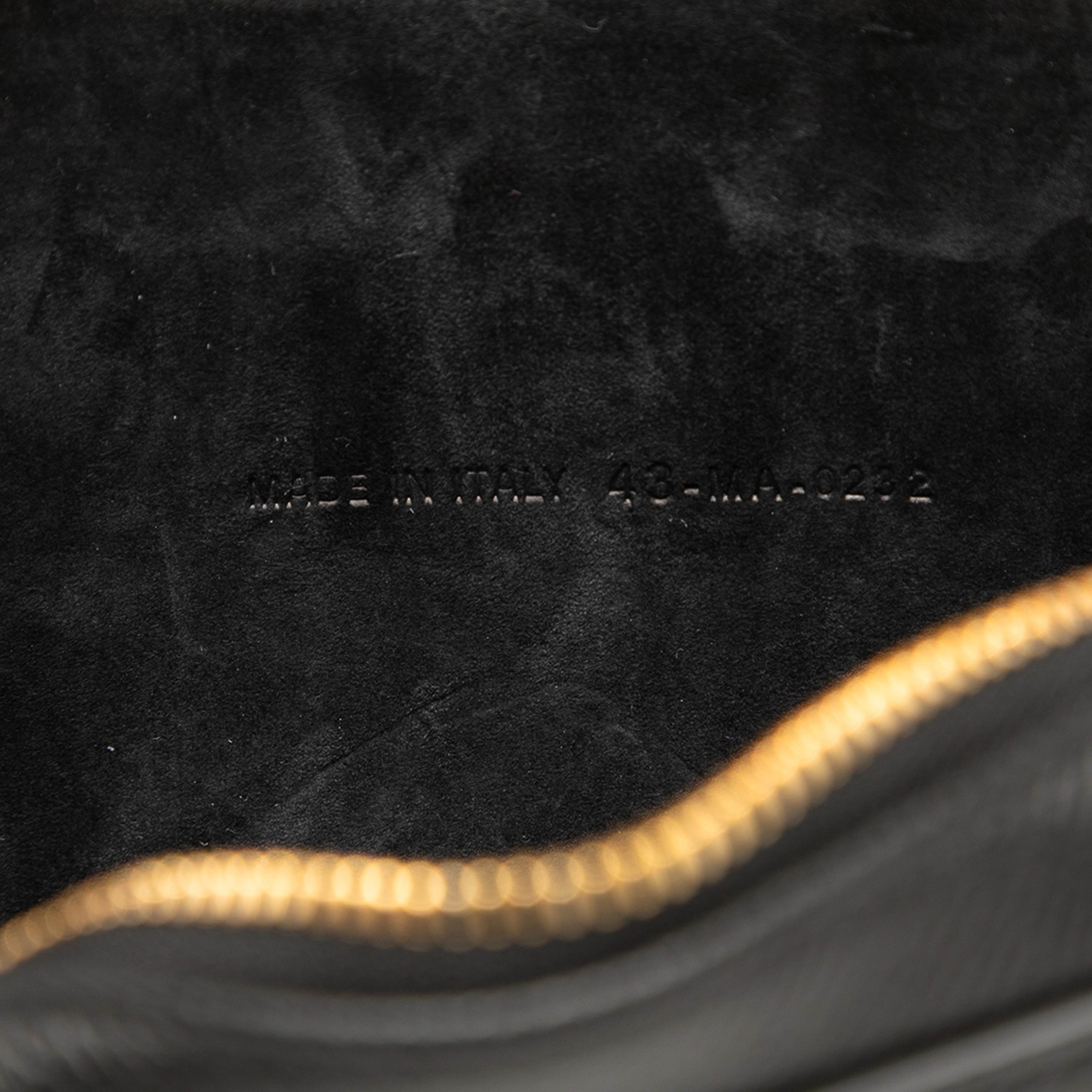 Dior Grained Calfskin Caro Double Pouch, från Luxclusif, i färgen black. Klicka för att öppna bilden i stort format