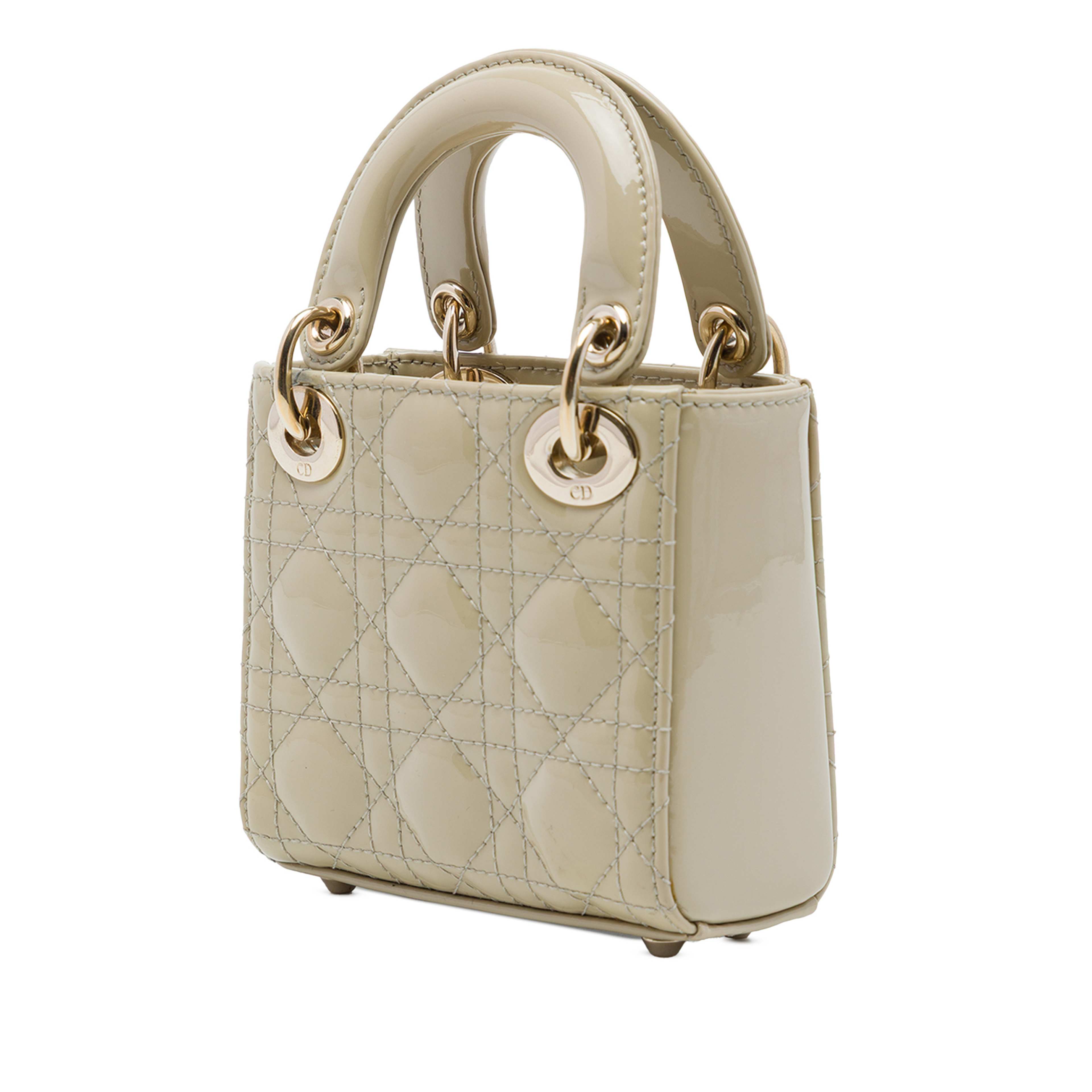 Dior Micro Patent Cannage Lady Dior, från Luxclusif, i färgen beige. Klicka för att öppna bilden i stort format