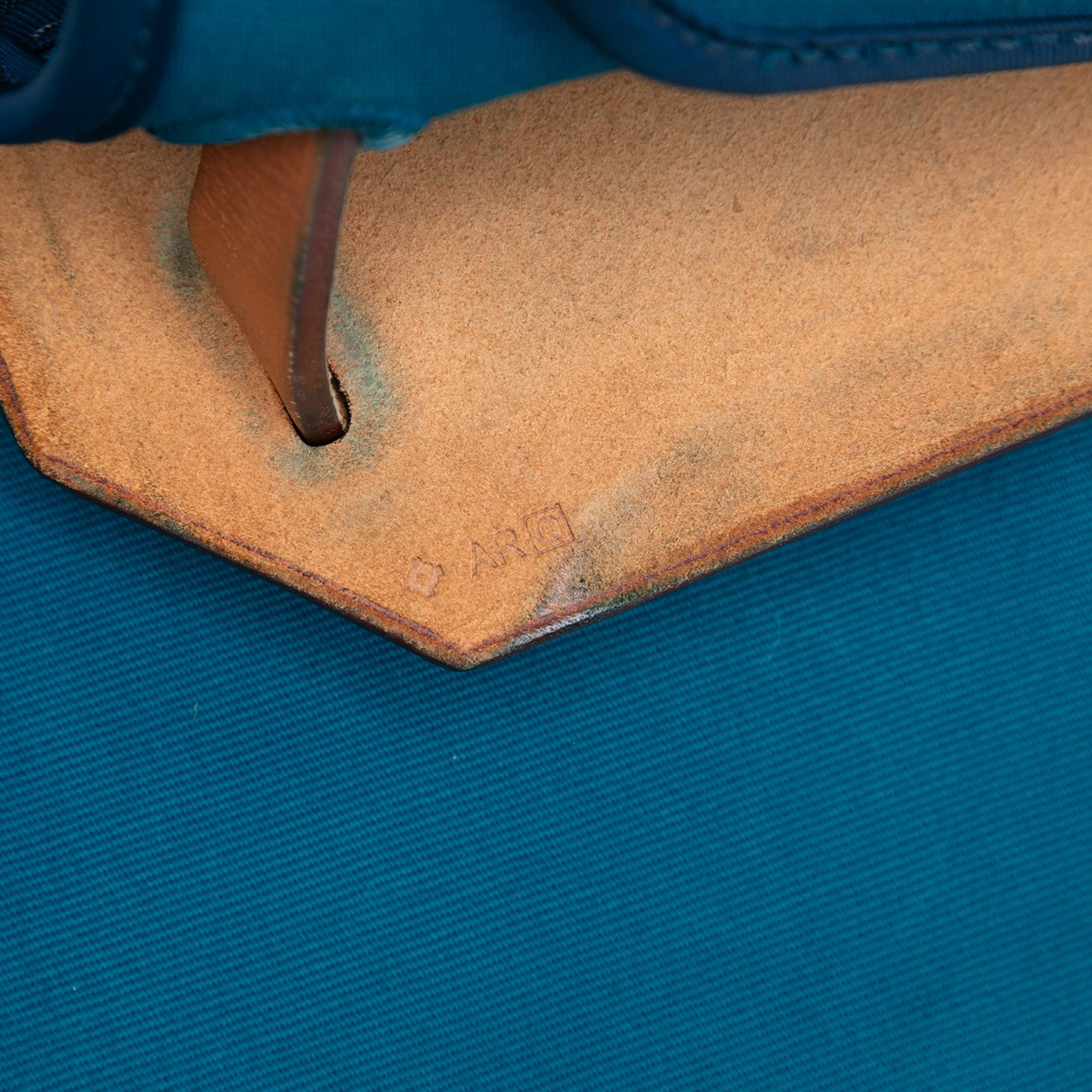 Hermès Toile Herbag Zip 31, från Luxclusif, i färgen blue. Klicka för att öppna bilden i stort format