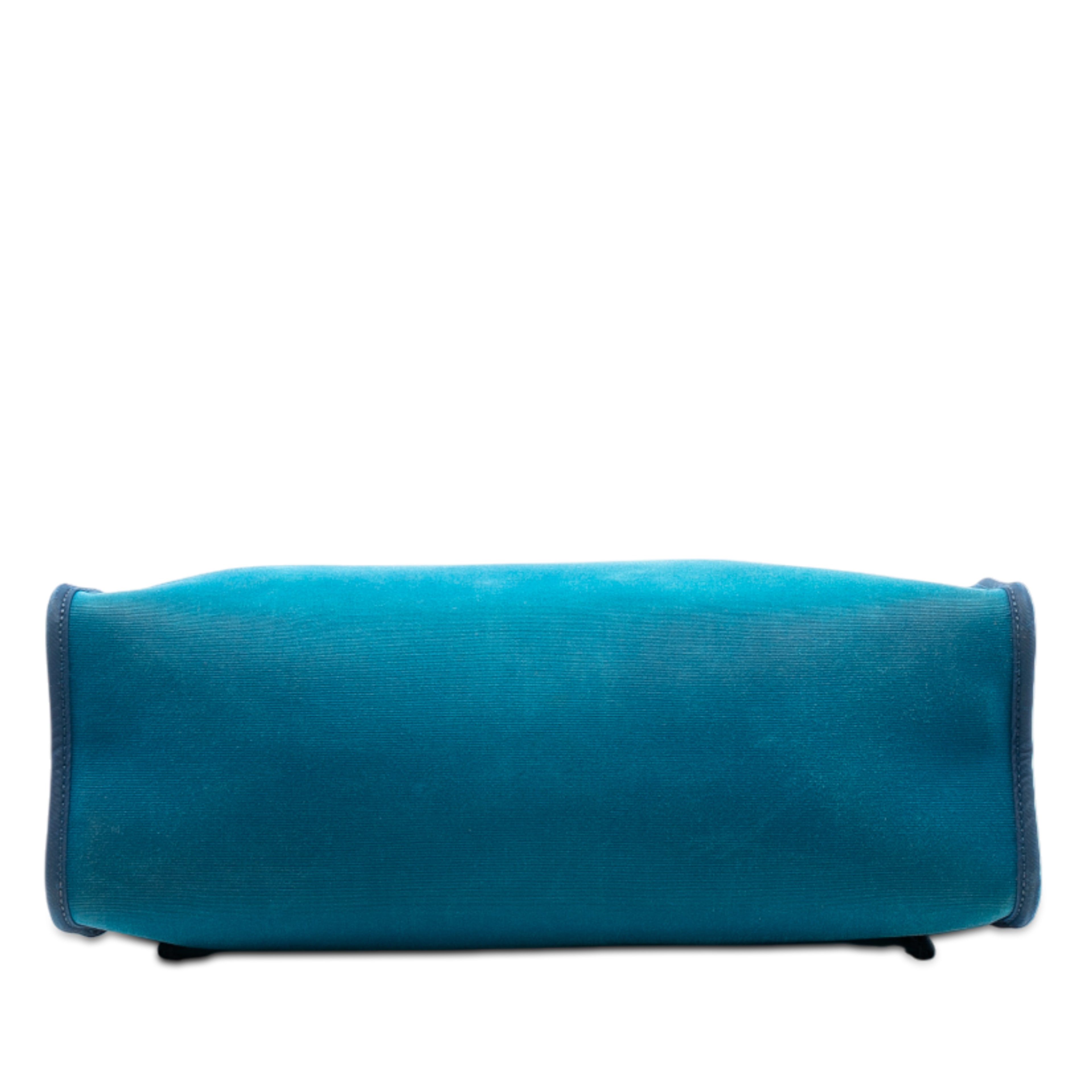 Hermès Toile Herbag Zip 31, från Luxclusif, i färgen blue. Klicka för att öppna bilden i stort format