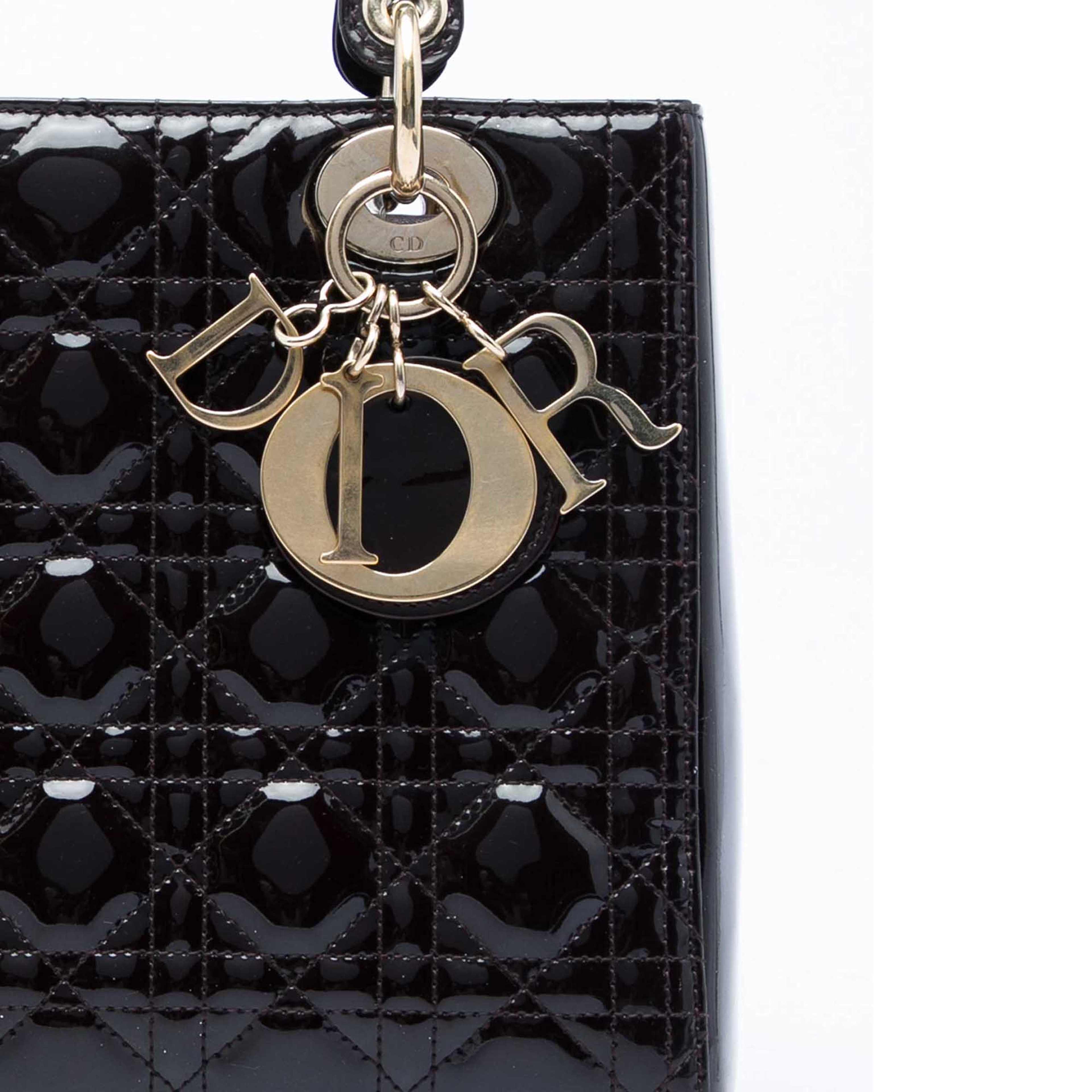 Dior Medium Patent Cannage Lady Dior, från Luxclusif, i färgen purpur. Klicka för att öppna bilden i stort format