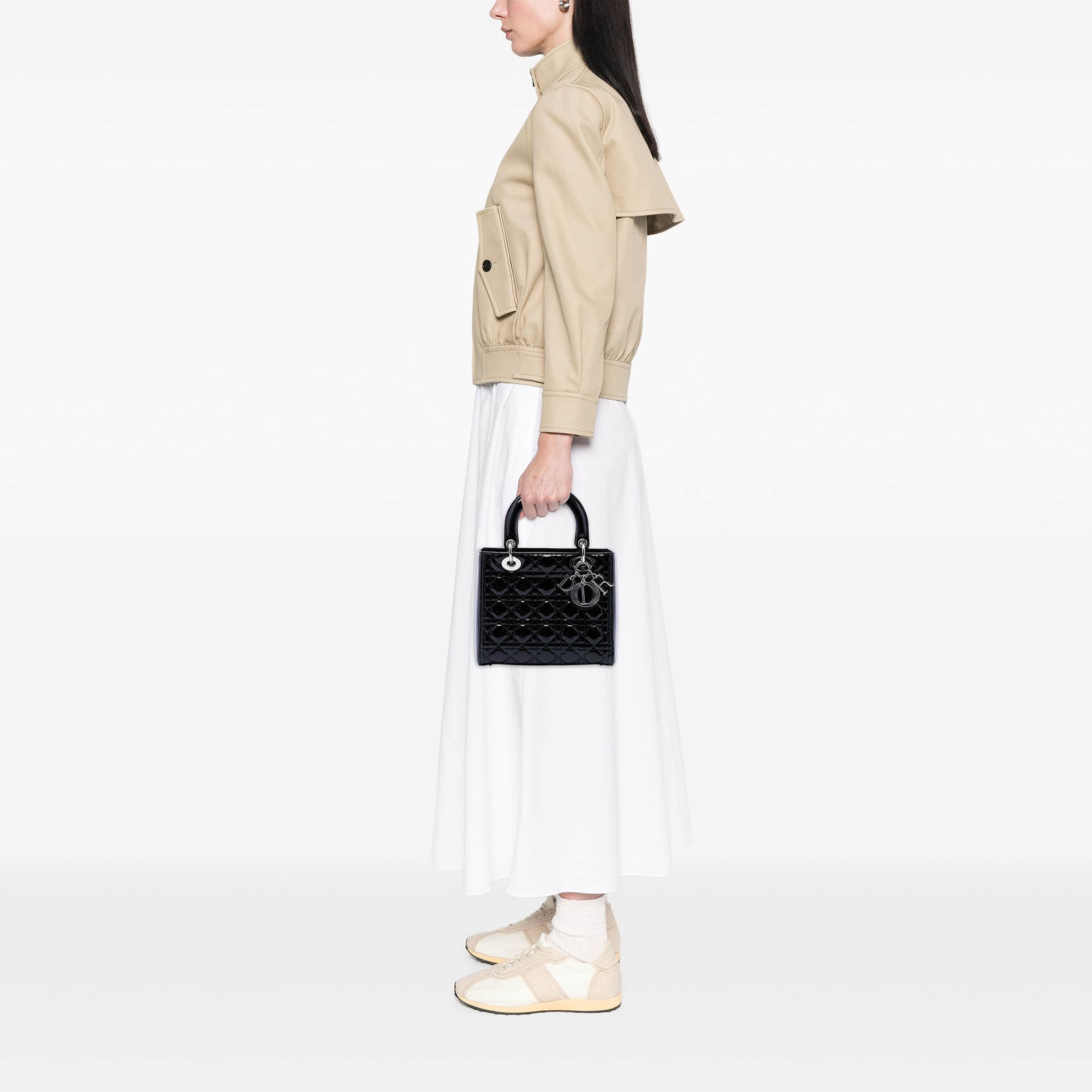 Dior Medium Patent Cannage Lady Dior, från Luxclusif, i färgen svart. Klicka för att öppna bilden i stort format