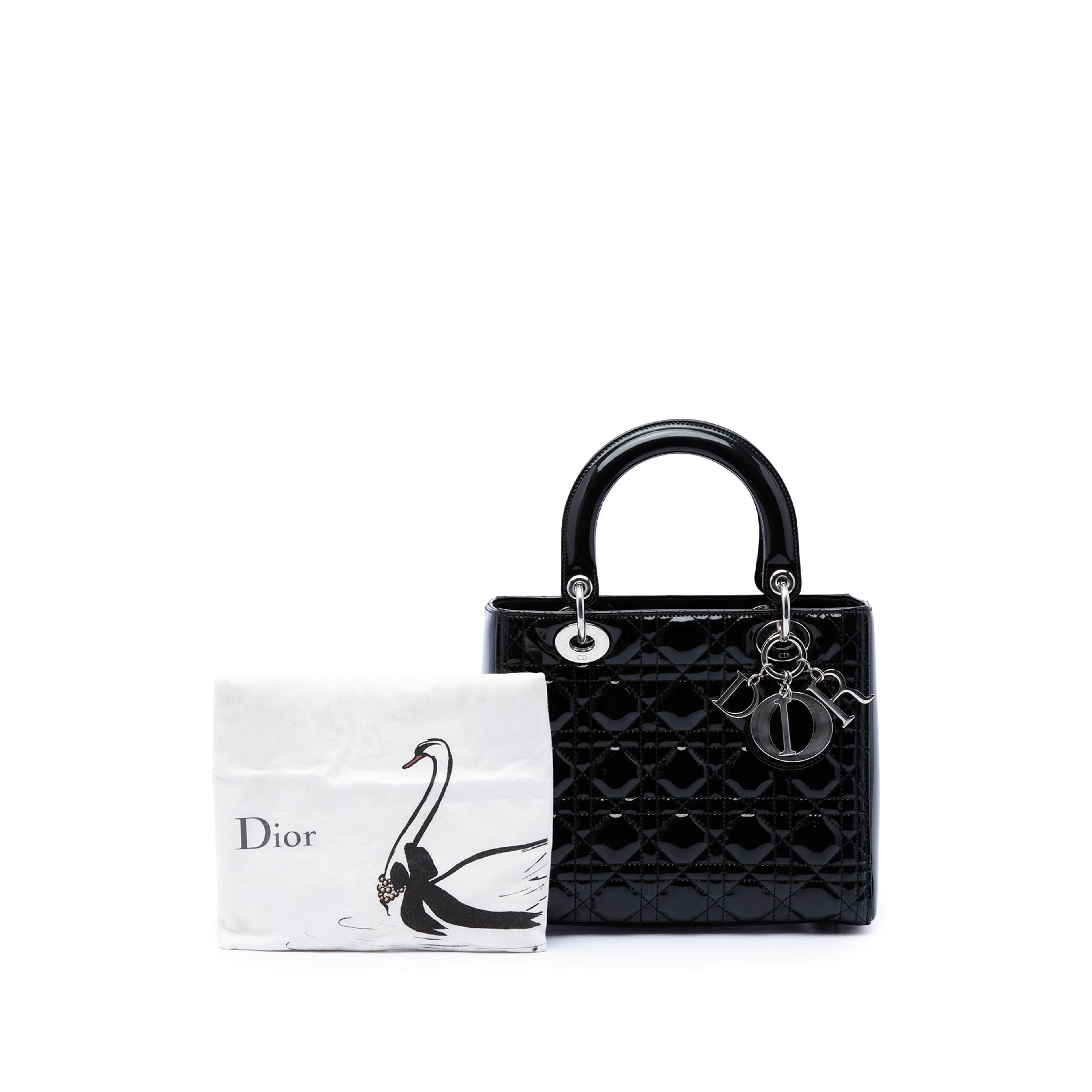Dior Medium Patent Cannage Lady Dior, från Luxclusif, i färgen svart. Klicka för att öppna bilden i stort format
