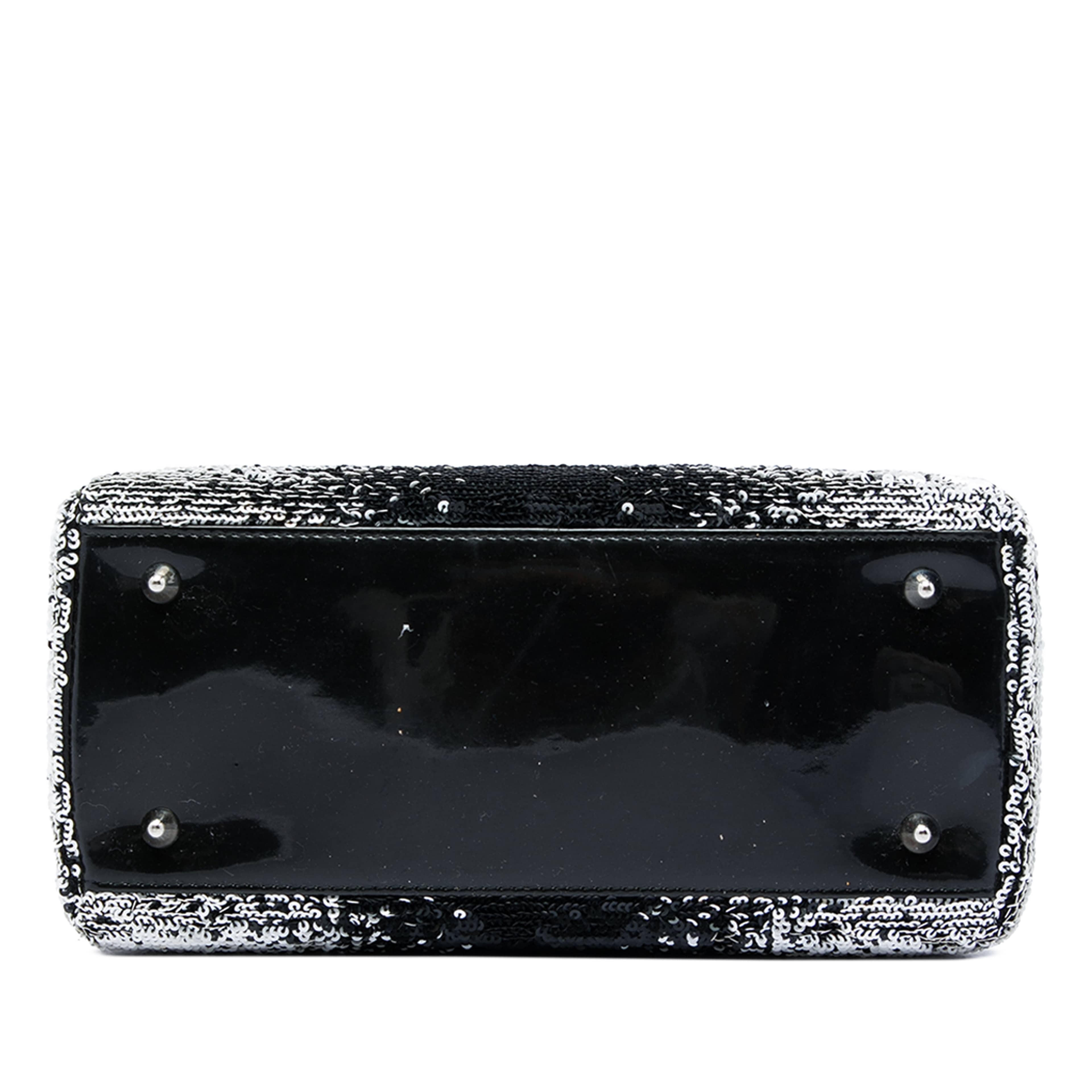 Dior Medium Sequins Lady Dior, från Luxclusif, i färgen svart. Klicka för att öppna bilden i stort format