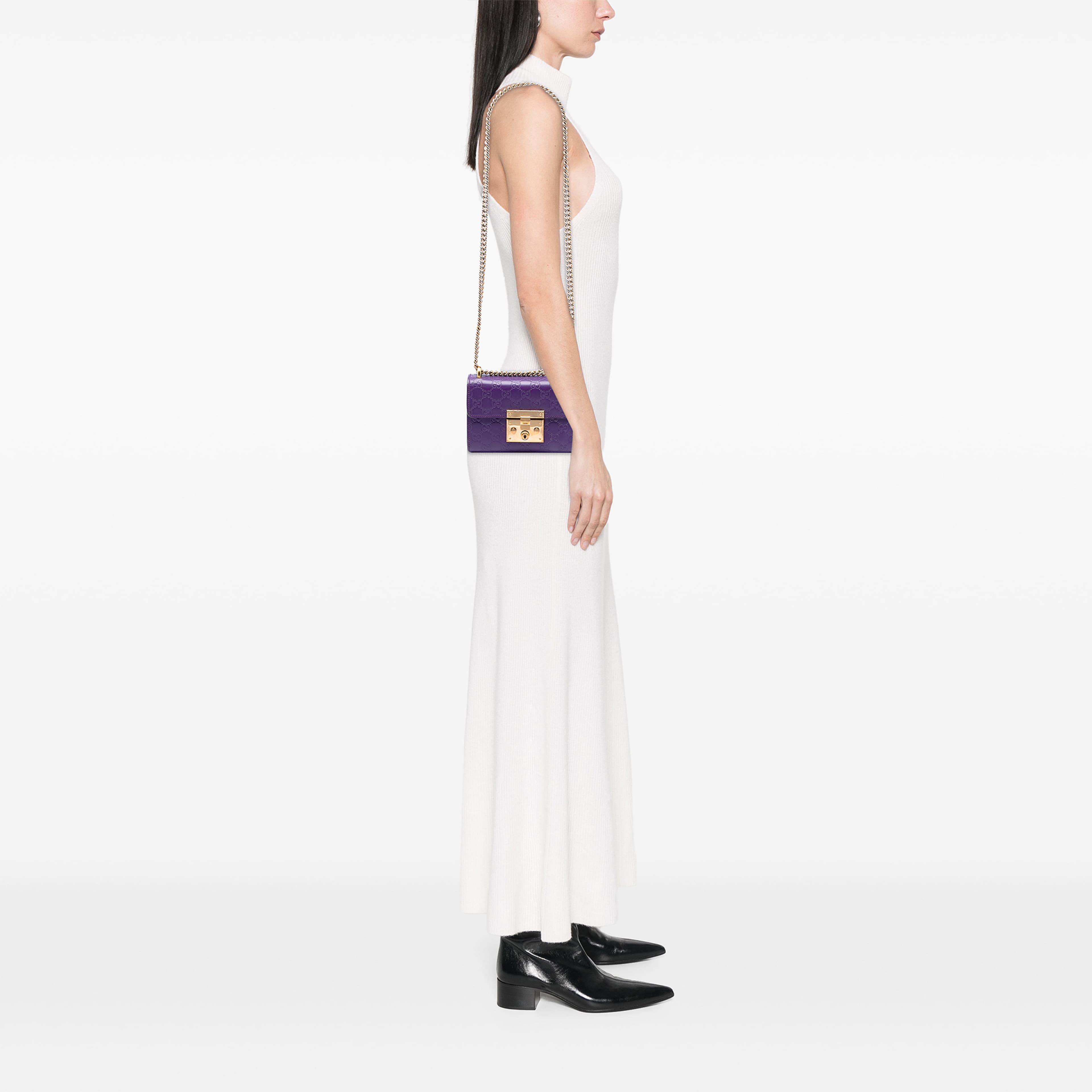 Gucci Small Guccissima Padlock Crossbody, från Luxclusif, i färgen dark purple. Klicka för att öppna bilden i stort format