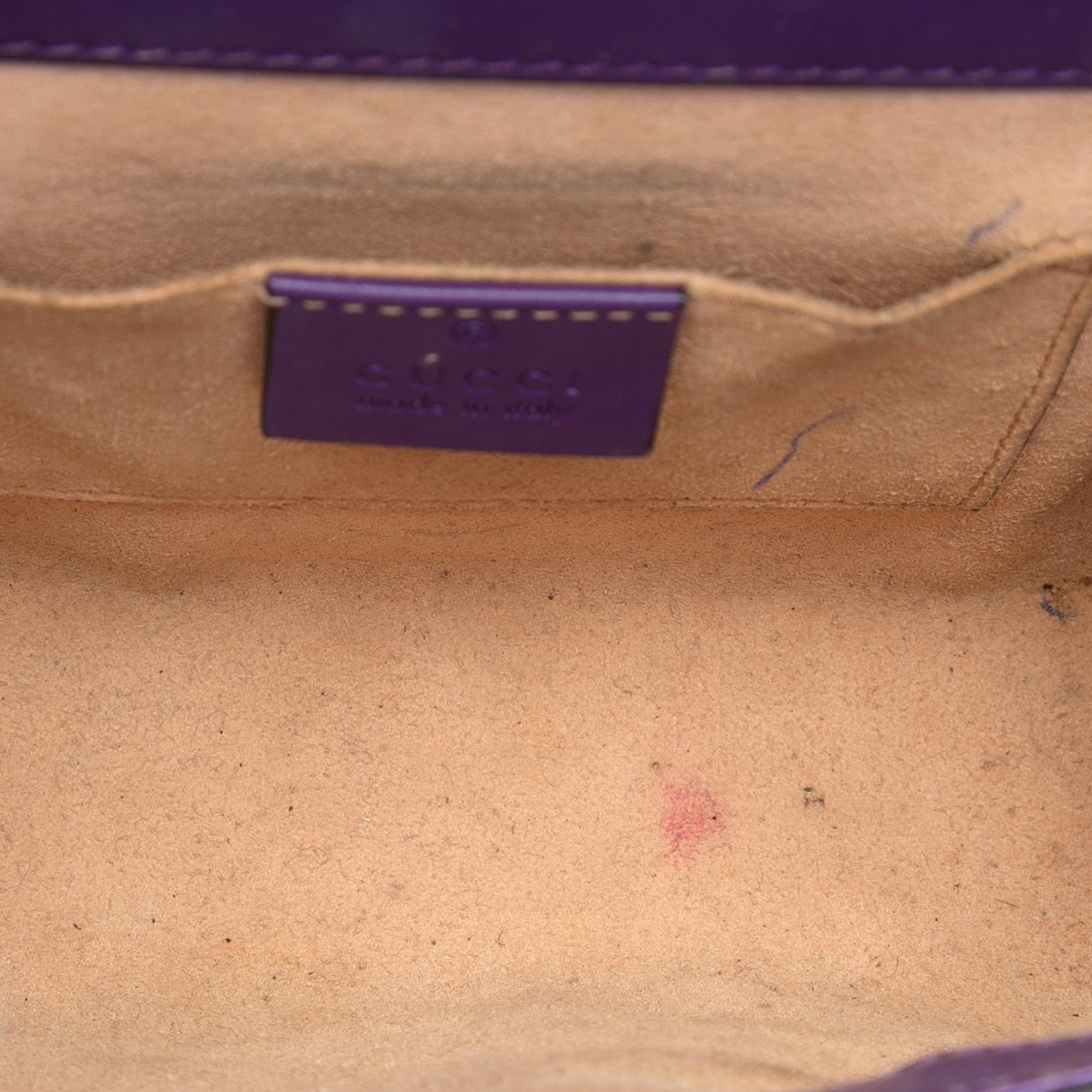 Gucci Small Guccissima Padlock Crossbody, från Luxclusif, i färgen dark purple. Klicka för att öppna bilden i stort format